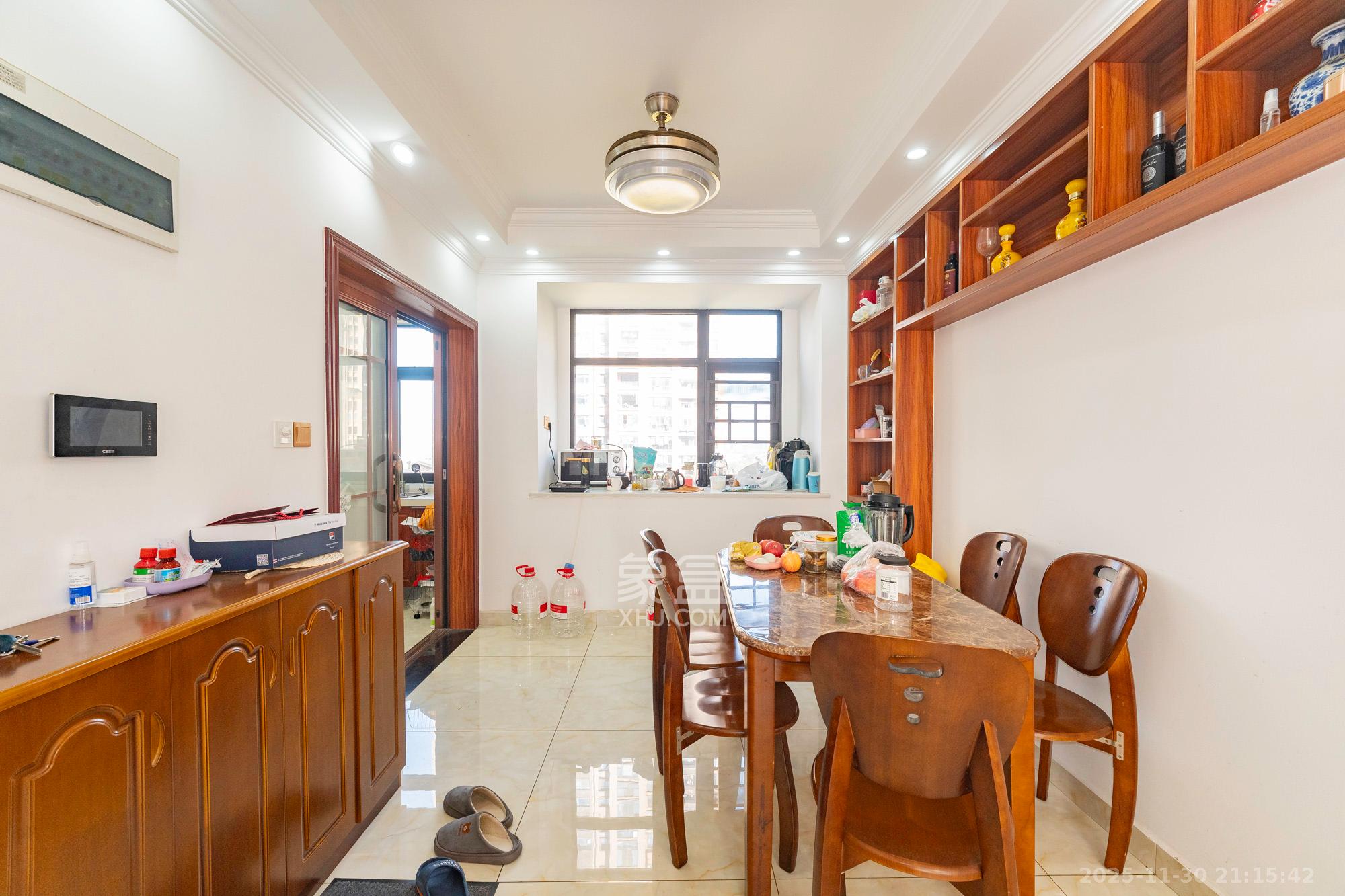 未来漫城 4室2厅2卫 96.0万 未来漫城 4室2厅2卫 96.0万客厅