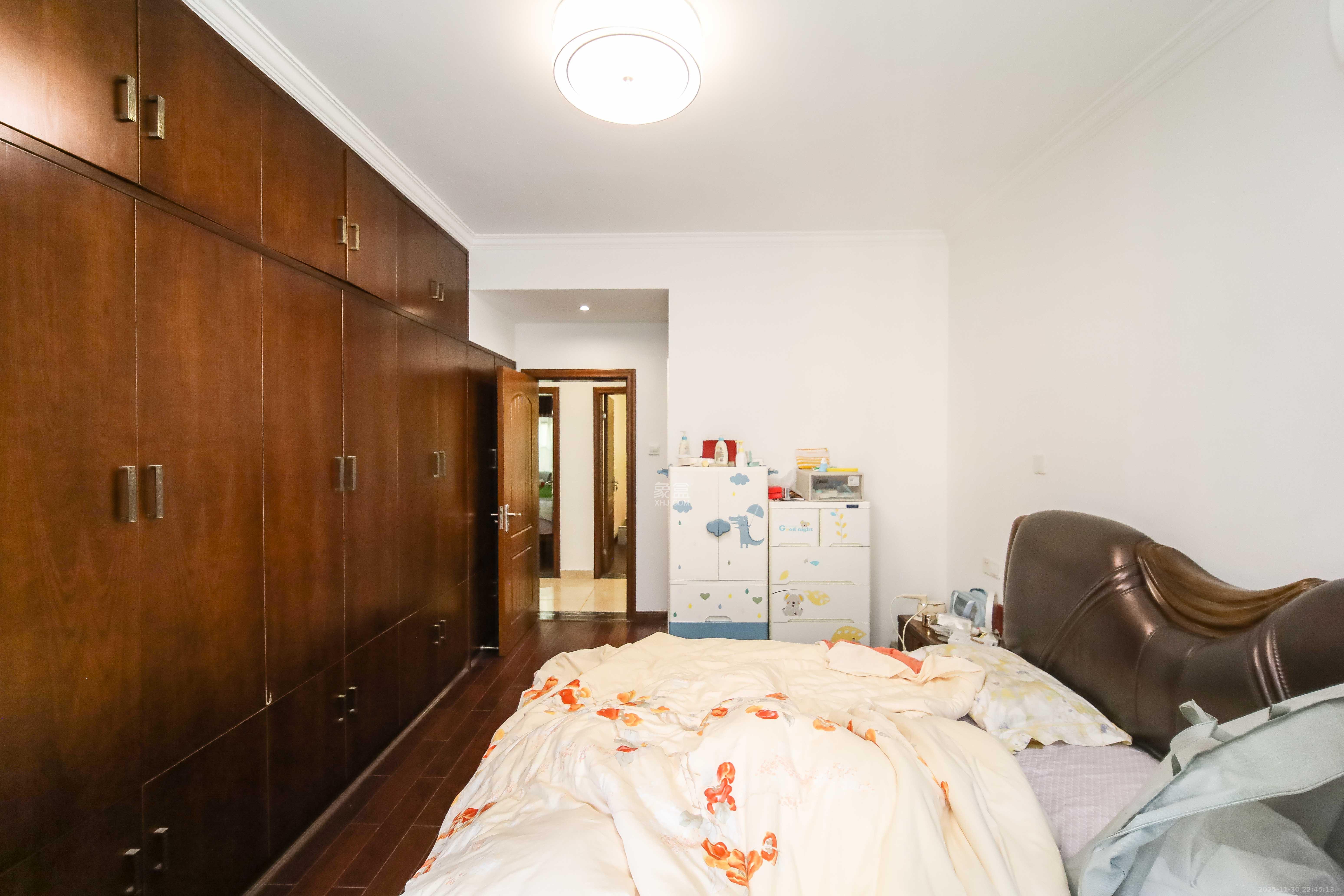 泊爱蓝湾 4室2厅2卫 150.0万 泊爱蓝湾 4室2厅2卫 150.0万卧室