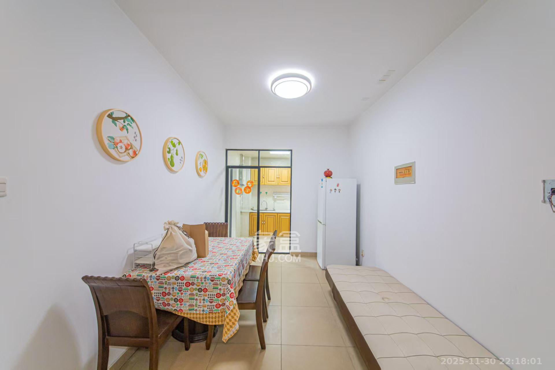 湘诚嘉园  2室2厅2卫    100.0万客厅