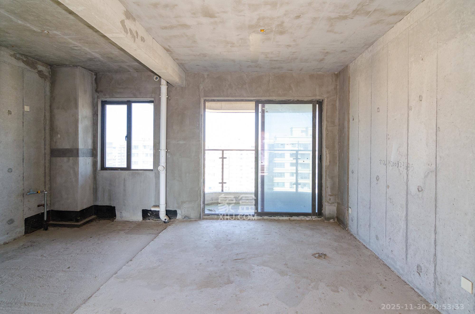 三润城(三润星城) 4室2厅2卫 78.0万 三润城(三润星城) 4室2厅2卫 78.0万客厅