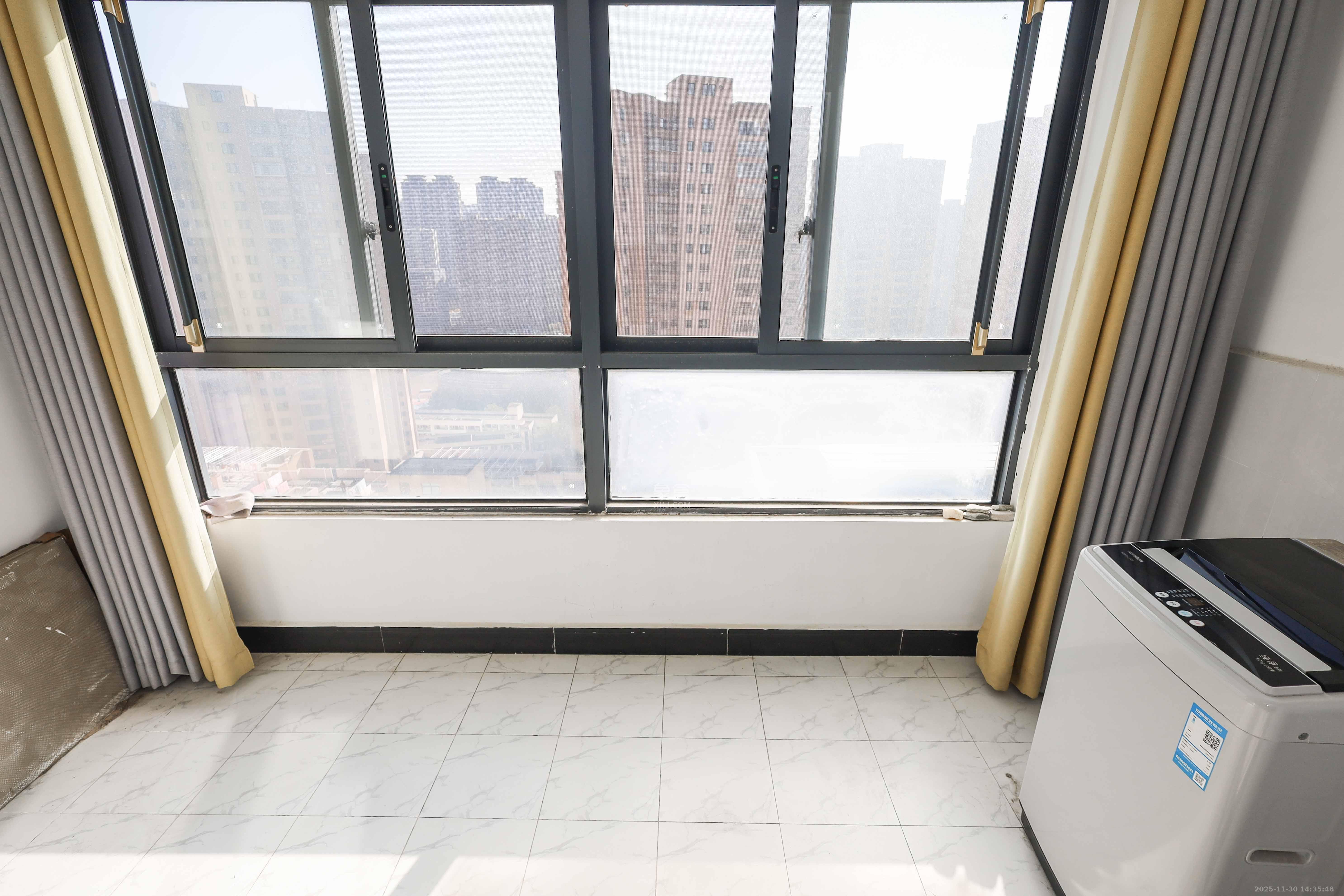 好莱城(弘德西街) 3室2厅1卫 78.0万 好莱城(弘德西街) 3室2厅1卫 78.0万阳台