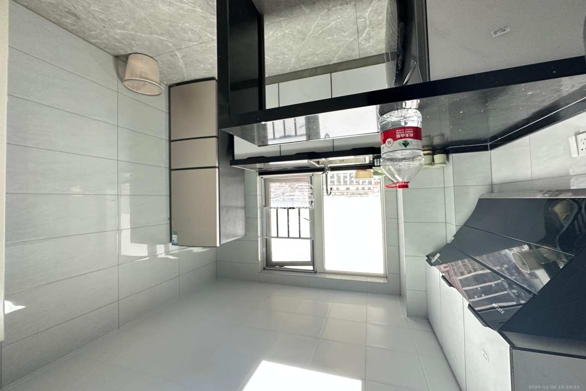 保利香槟国际 1室1厅1卫 1400.0元/月 保利香槟国际 1室1厅1卫 1400.0元/月室内图