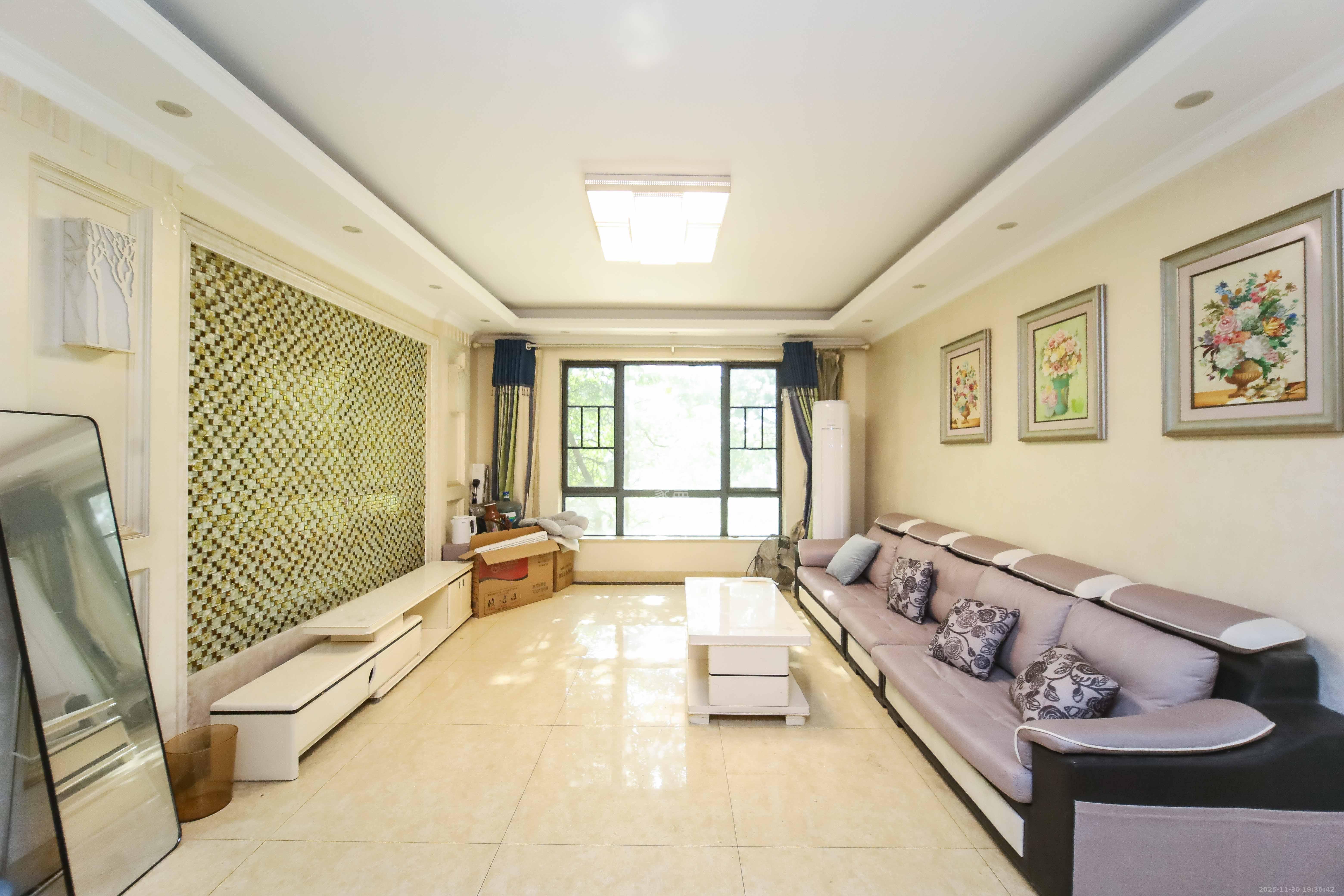 江河双水湾  3室2厅2卫    2500.0元/月