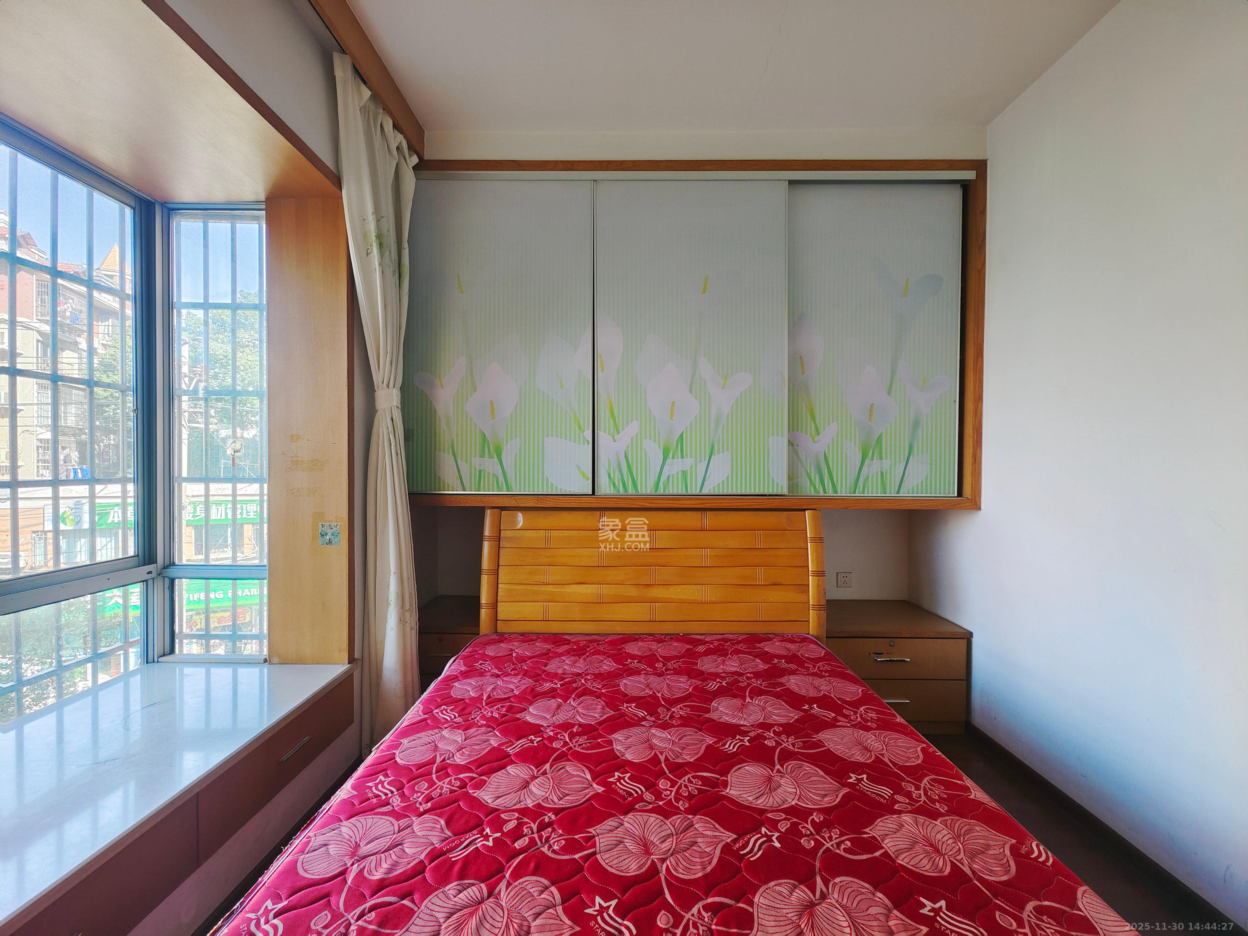 新雅园  3室2厅2卫    2600.0元/月室内图