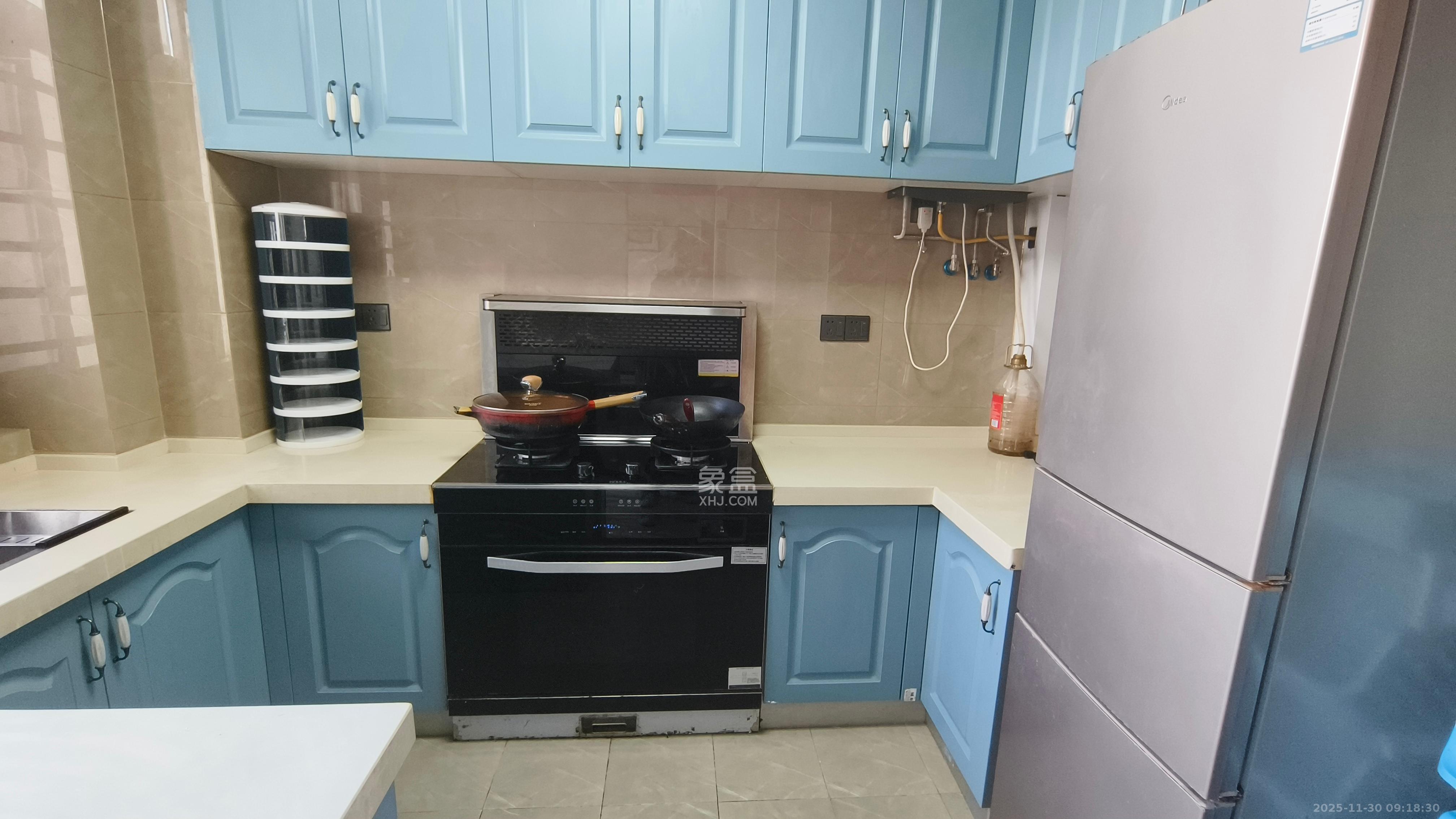 芙蓉苑 3室2厅2卫 2700.0元/月 芙蓉苑 3室2厅2卫 2700.0元/月室内图