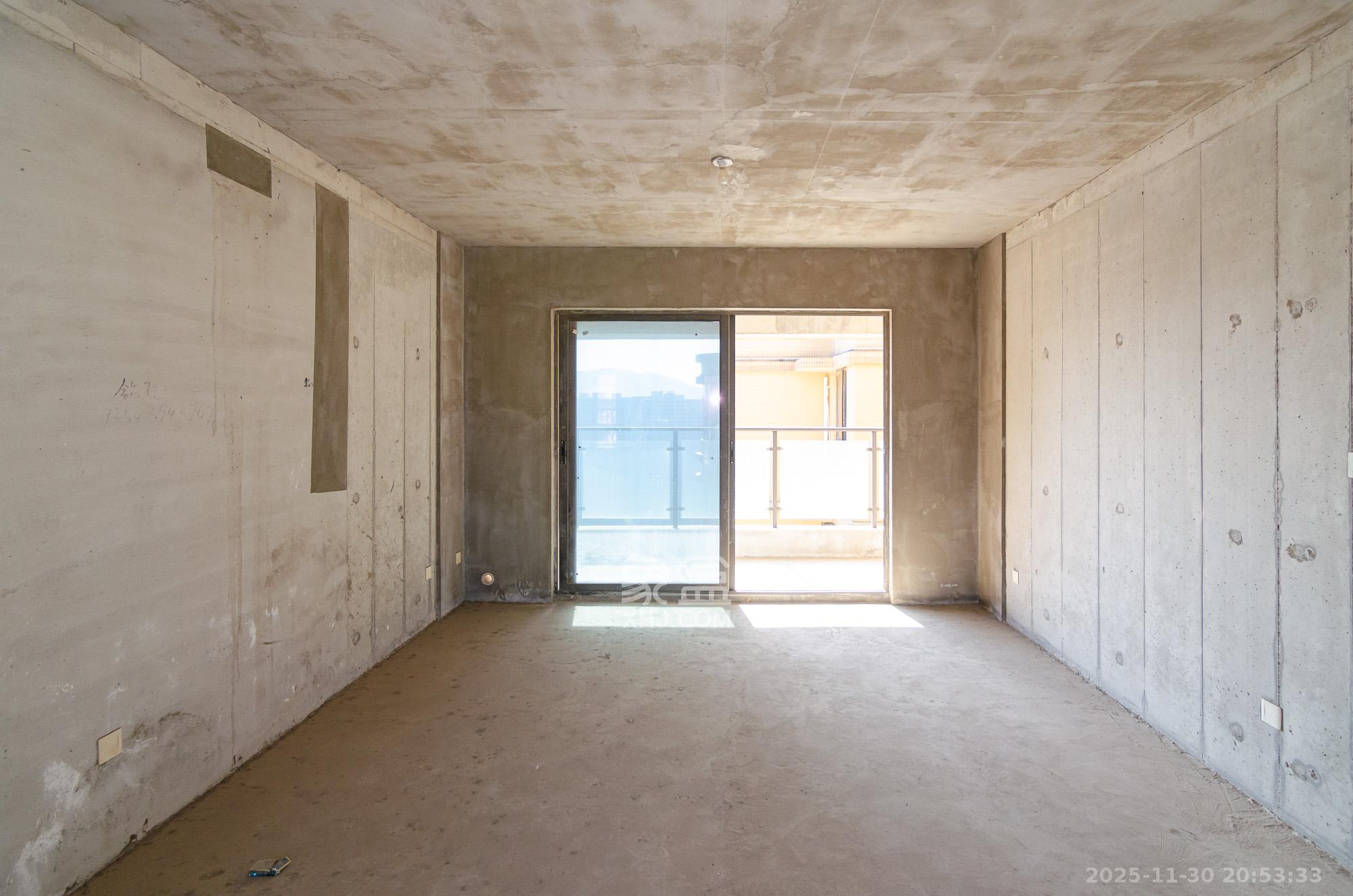 三润城（三润星城）  4室2厅2卫    78.0万客厅