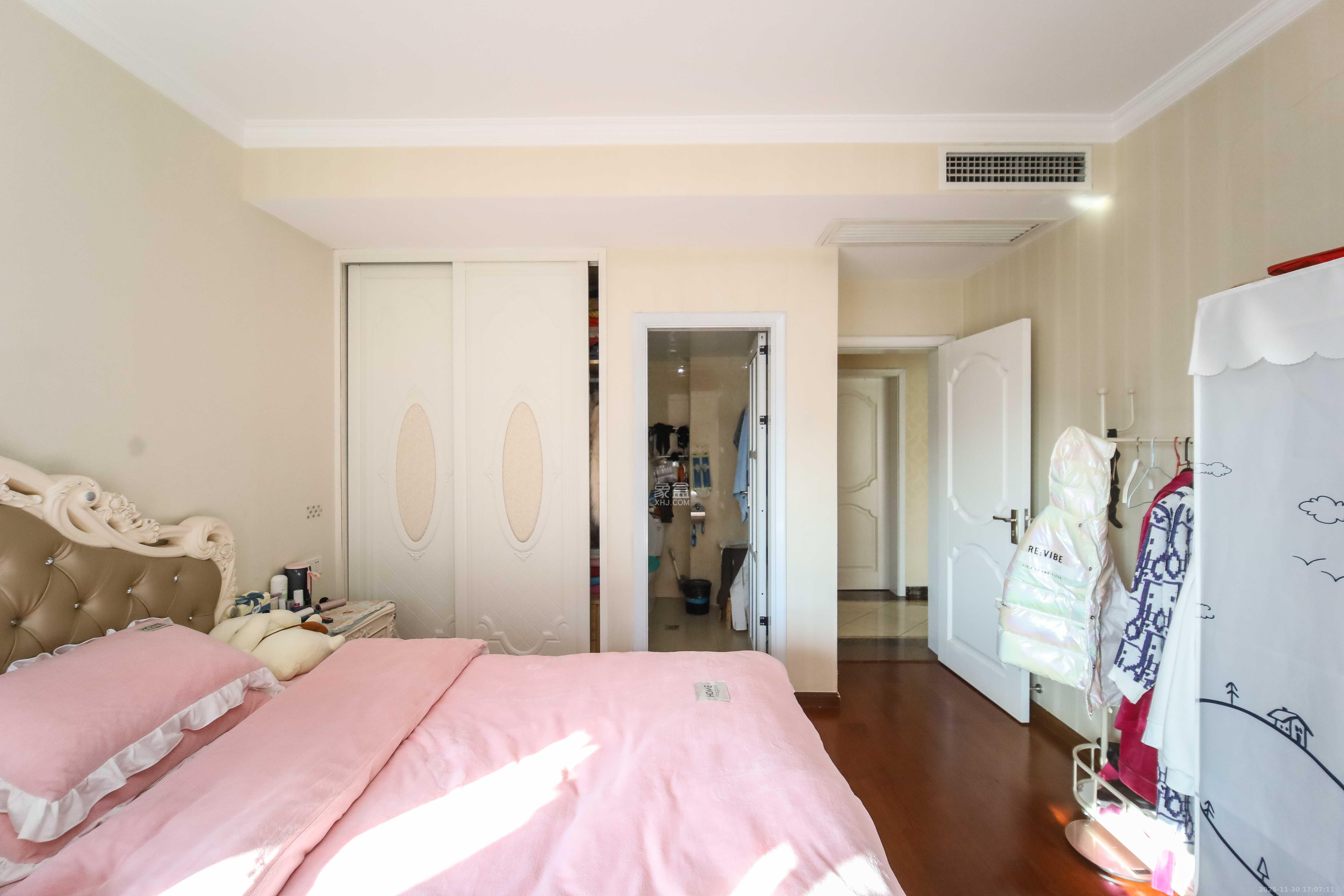 万象凯旋湾  3室2厅2卫    136.0万卧室