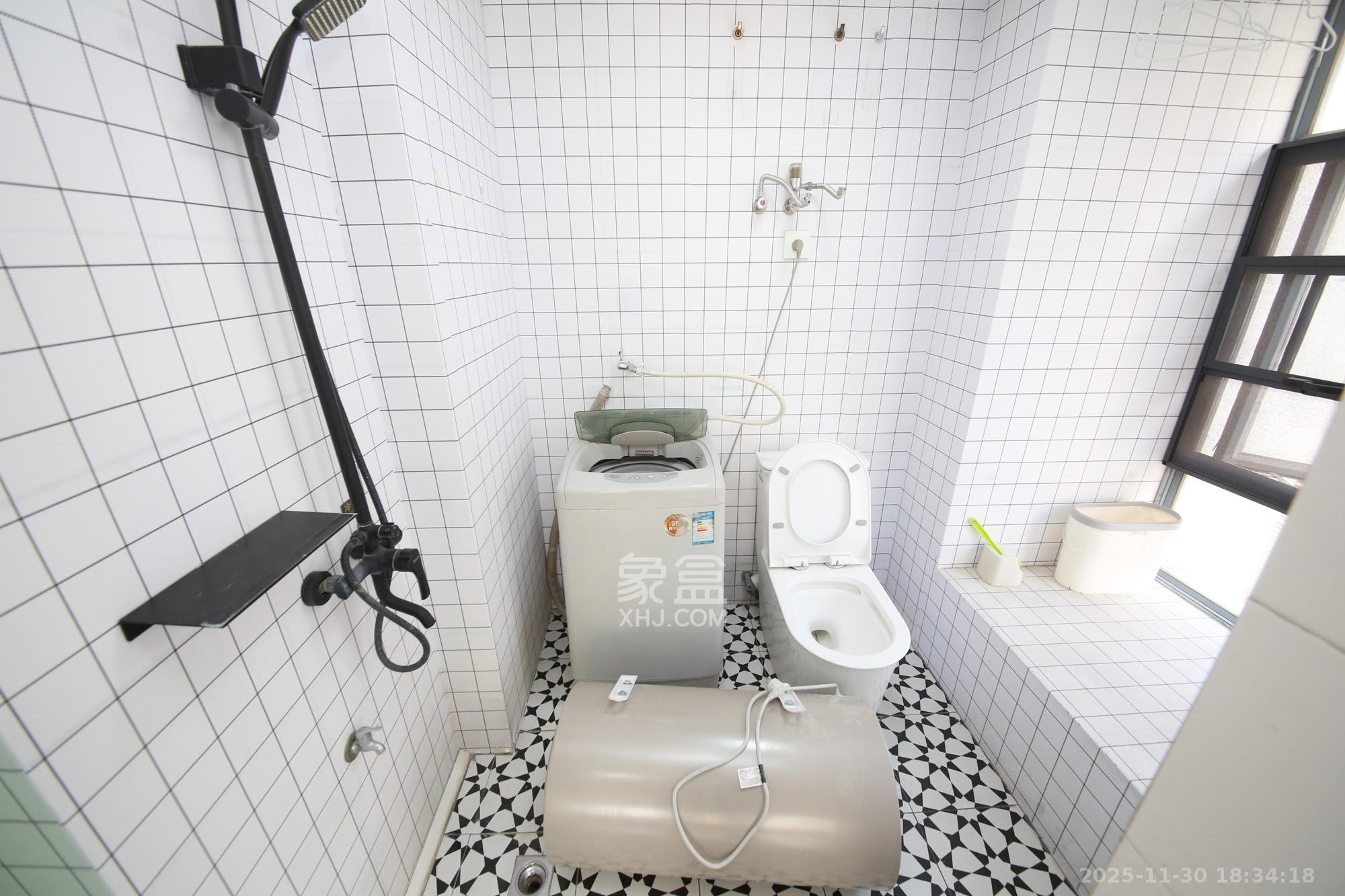 壹号公馆  2室1厅1卫    65.0万卫生间