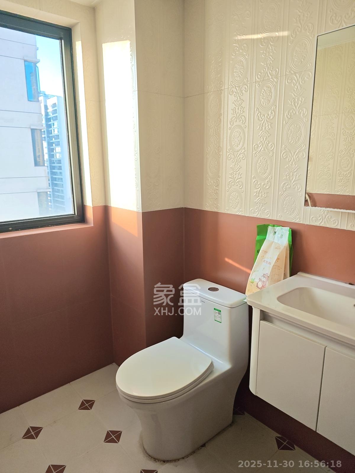 麓谷山湖郡  4室2厅2卫    3100.0元/月室内图