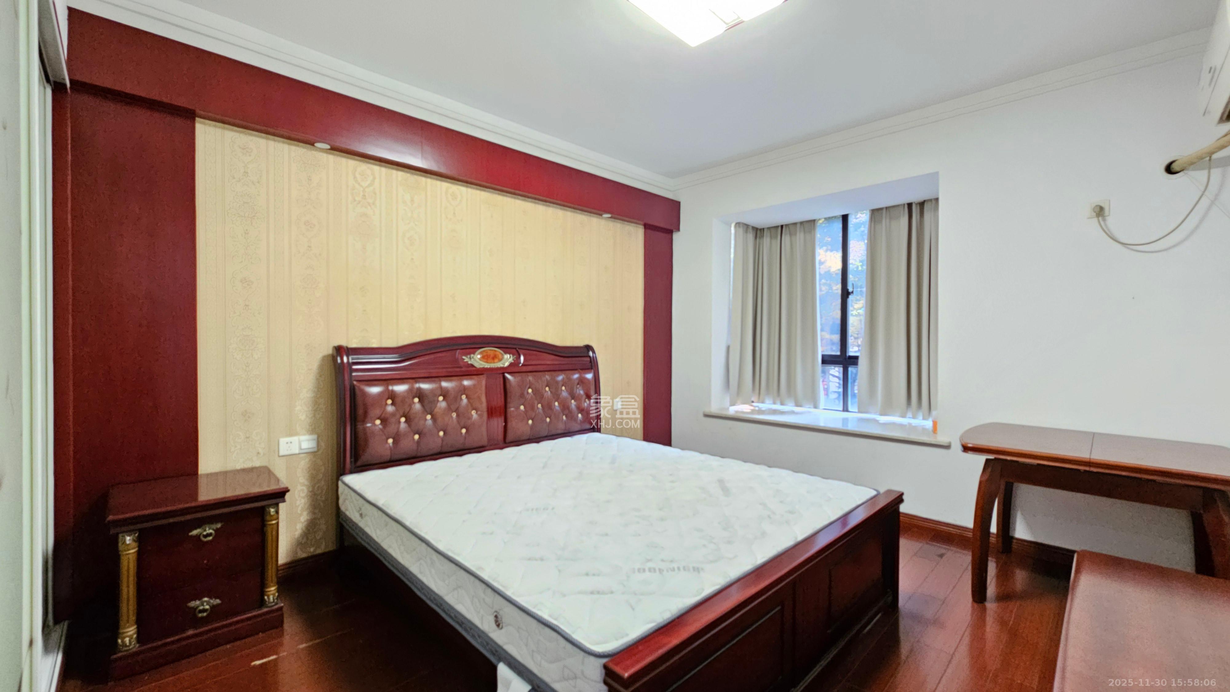 华润凤凰城一期  3室2厅2卫    2000.0元/月室内图