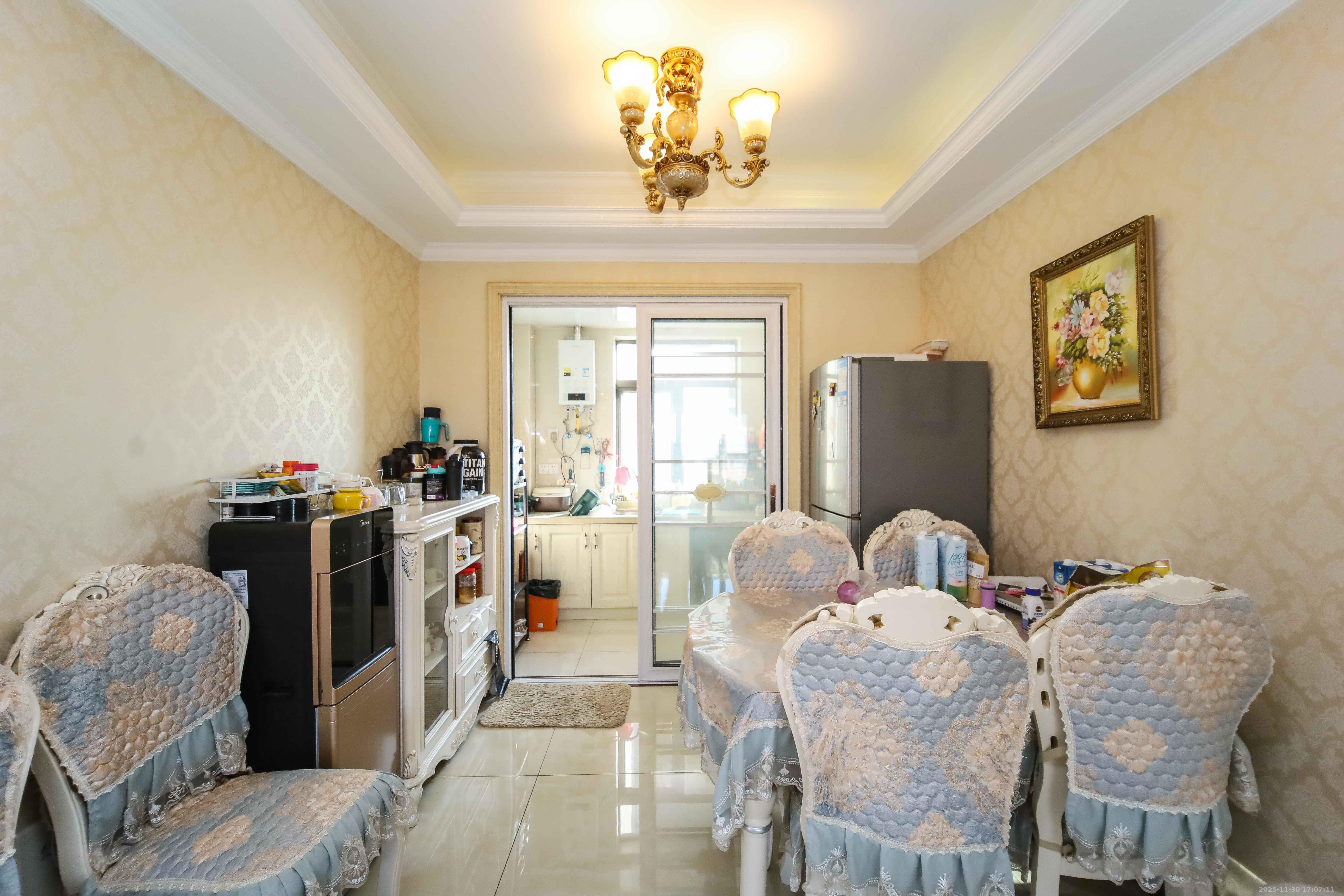 万象凯旋湾  3室2厅2卫    136.0万客厅