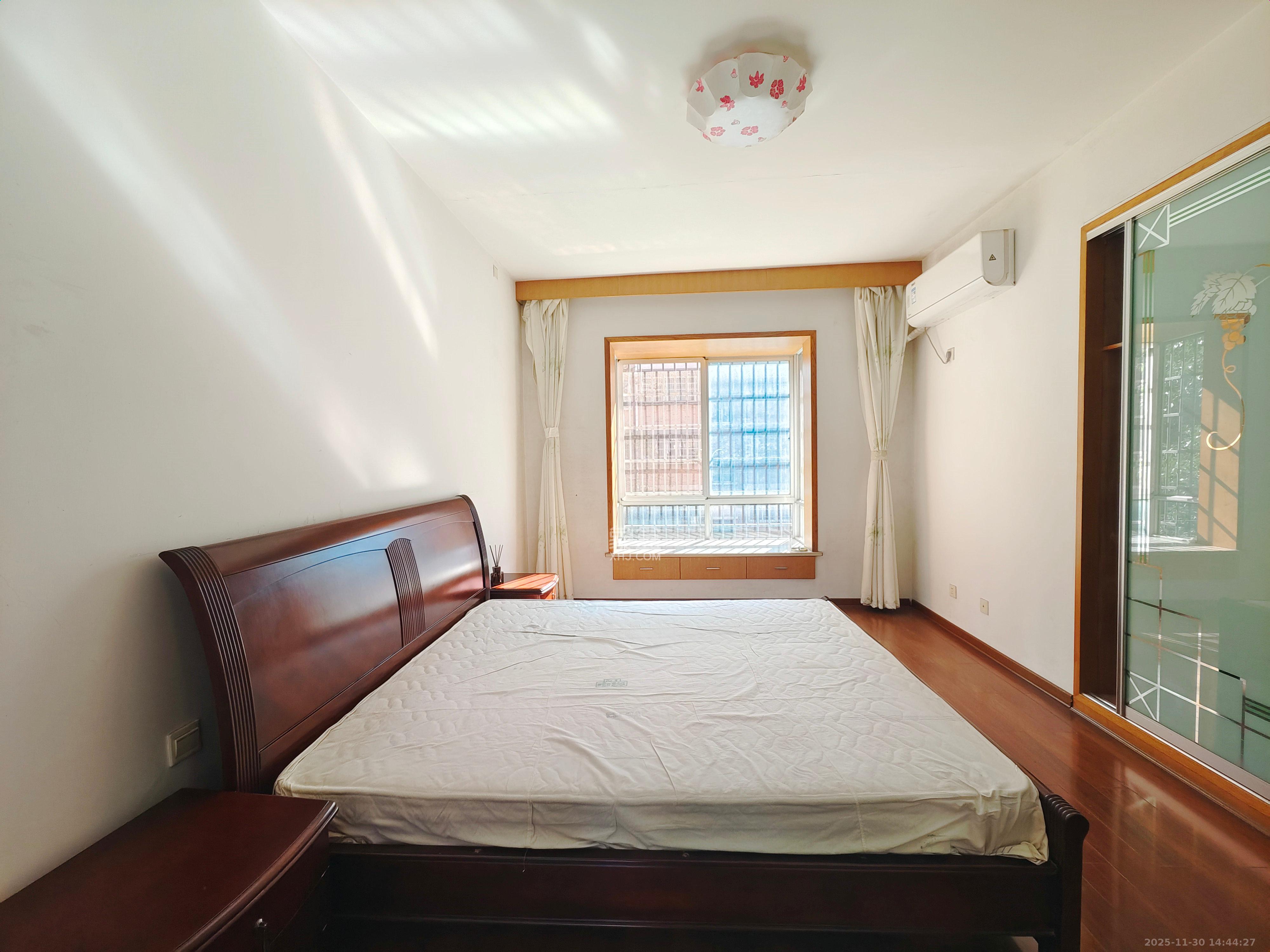 新雅园  3室2厅2卫    2600.0元/月室内图