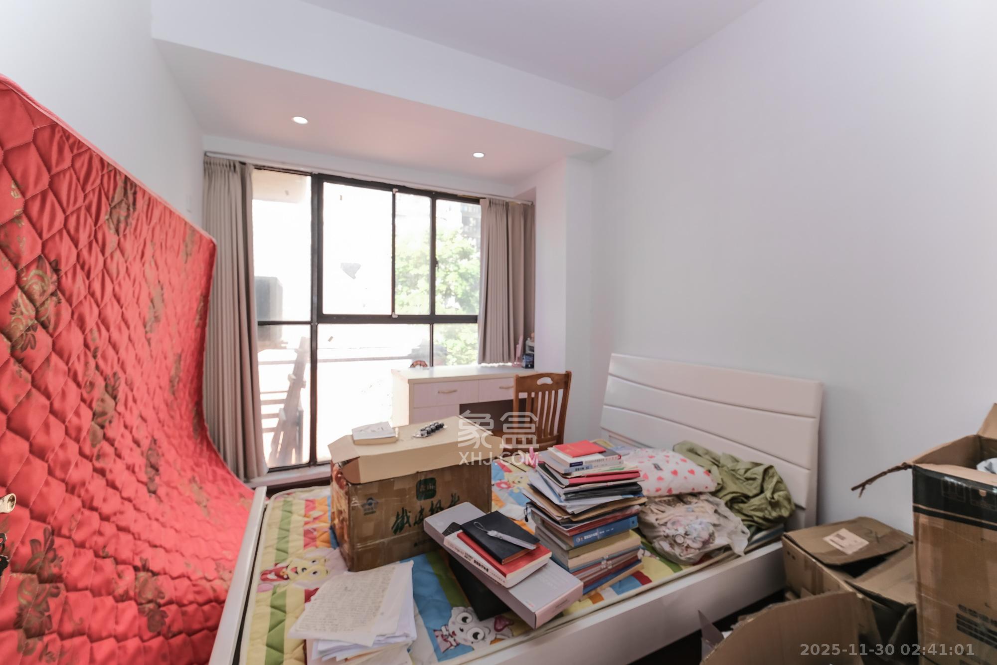 保利香槟国际 3室2厅2卫 96.8万 保利香槟国际 3室2厅2卫 96.8万卧室