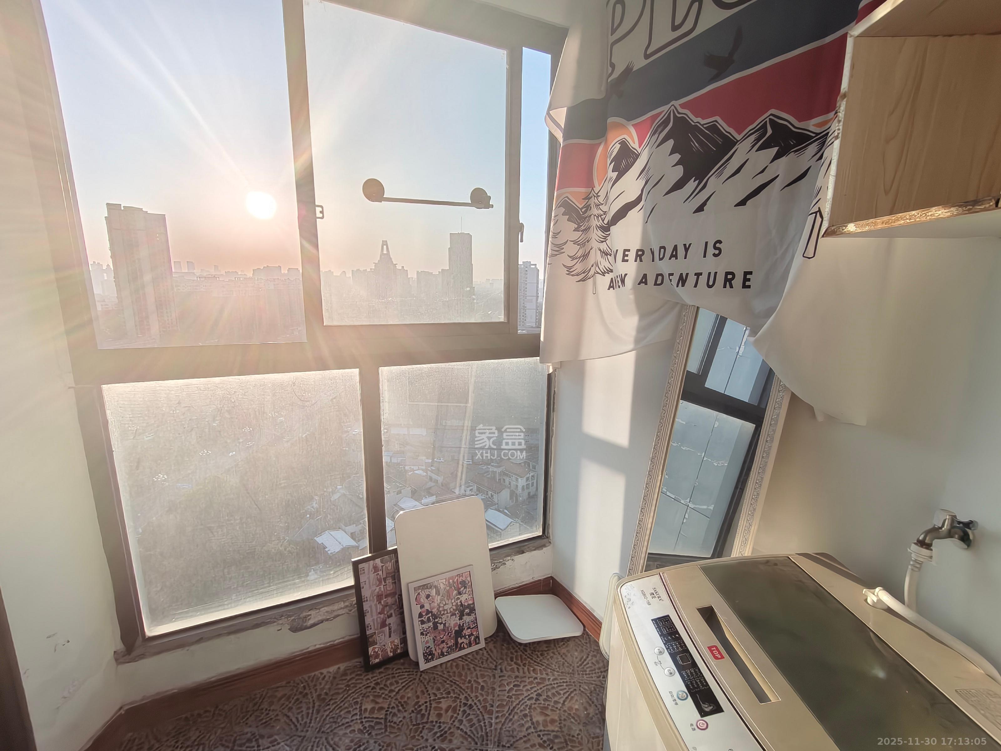 绿地中央广场  1室1厅1卫    1500.0元/月室内图