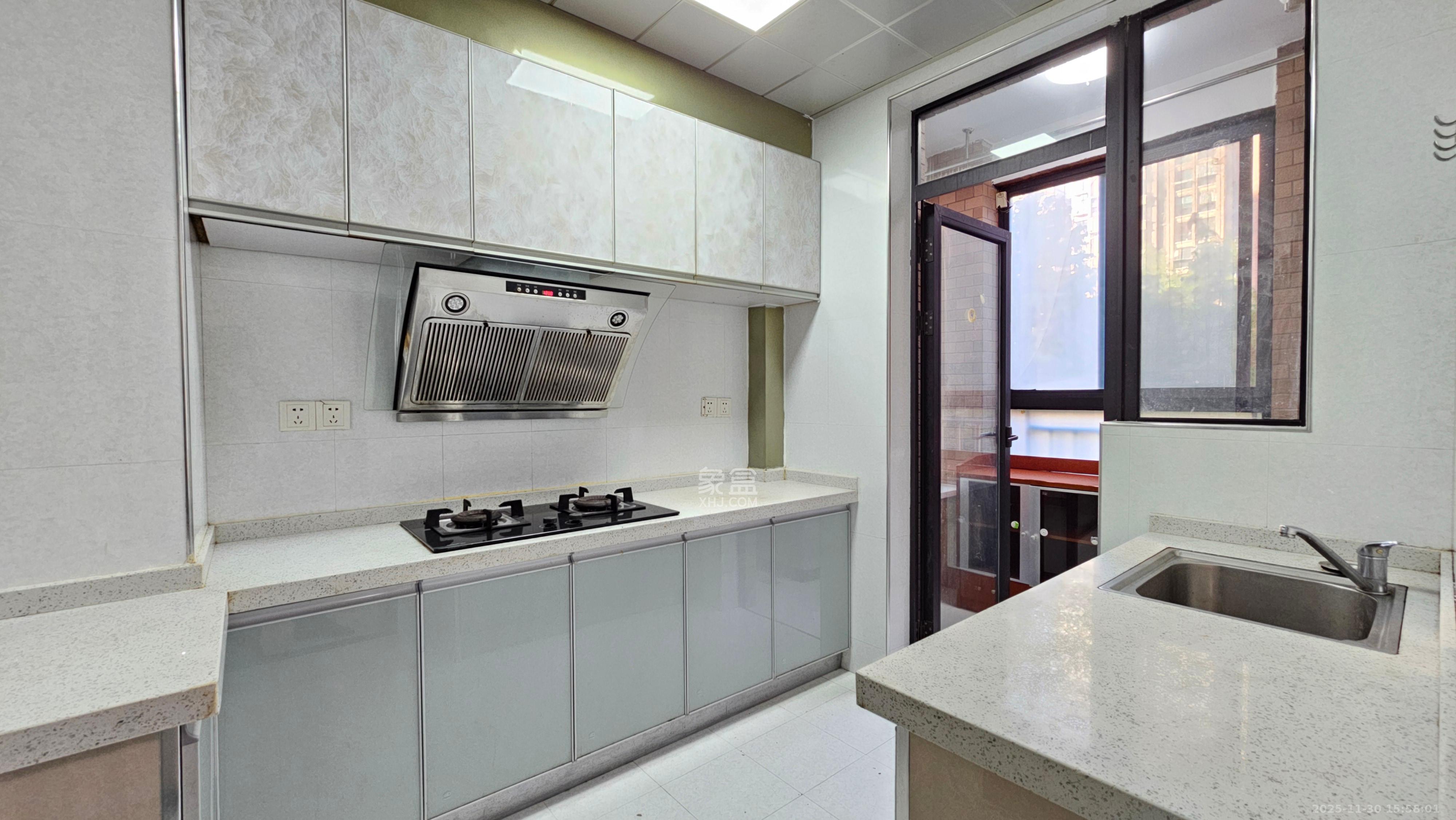 华润凤凰城一期  3室2厅2卫    2000.0元/月室内图