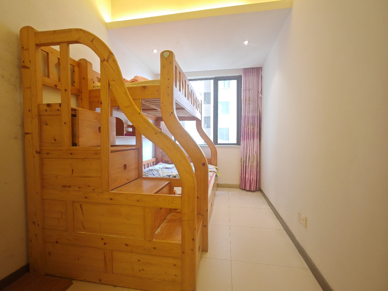 专家公寓 3室2厅1卫 113.0万 专家公寓 3室2厅1卫 113.0万室内图