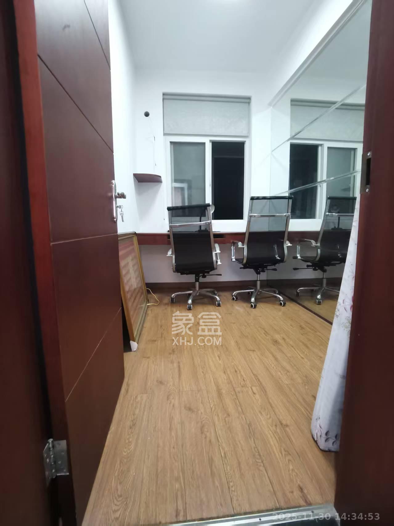 省少管所单位房 4室2厅2卫 2800.0元/月 省少管所单位房 4室2厅2卫 2800.0元/月室内图