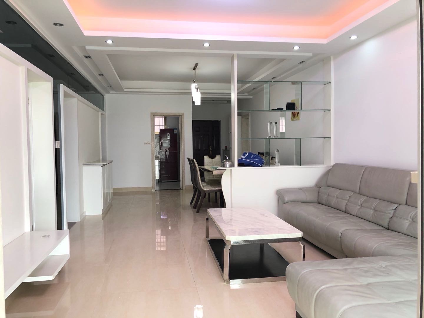 华亿明珠  3室2厅2卫    2000.0元/月