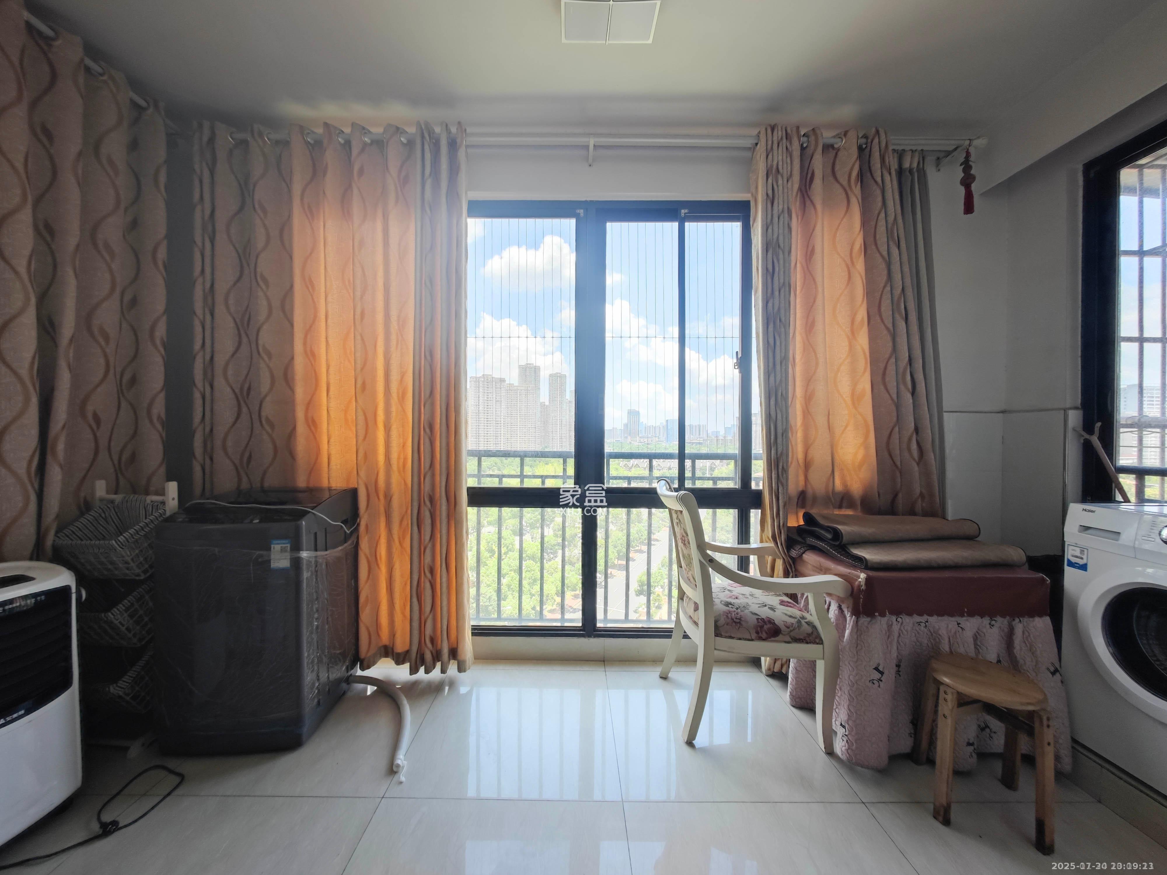 水岸天际（一期、二期）  4室2厅2卫    2800.0元/月室内图