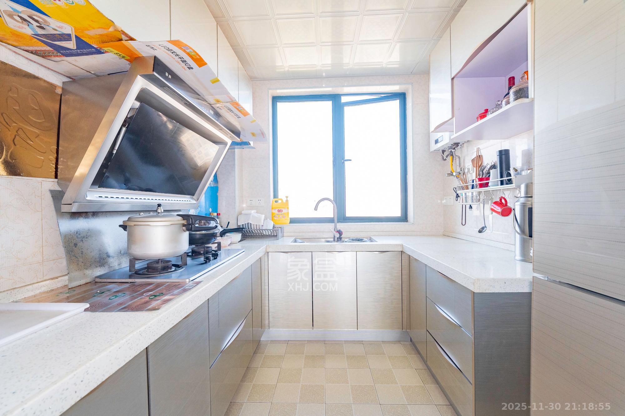 绿洲花园 3室2厅2卫 110.0万 绿洲花园 3室2厅2卫 110.0万厨房