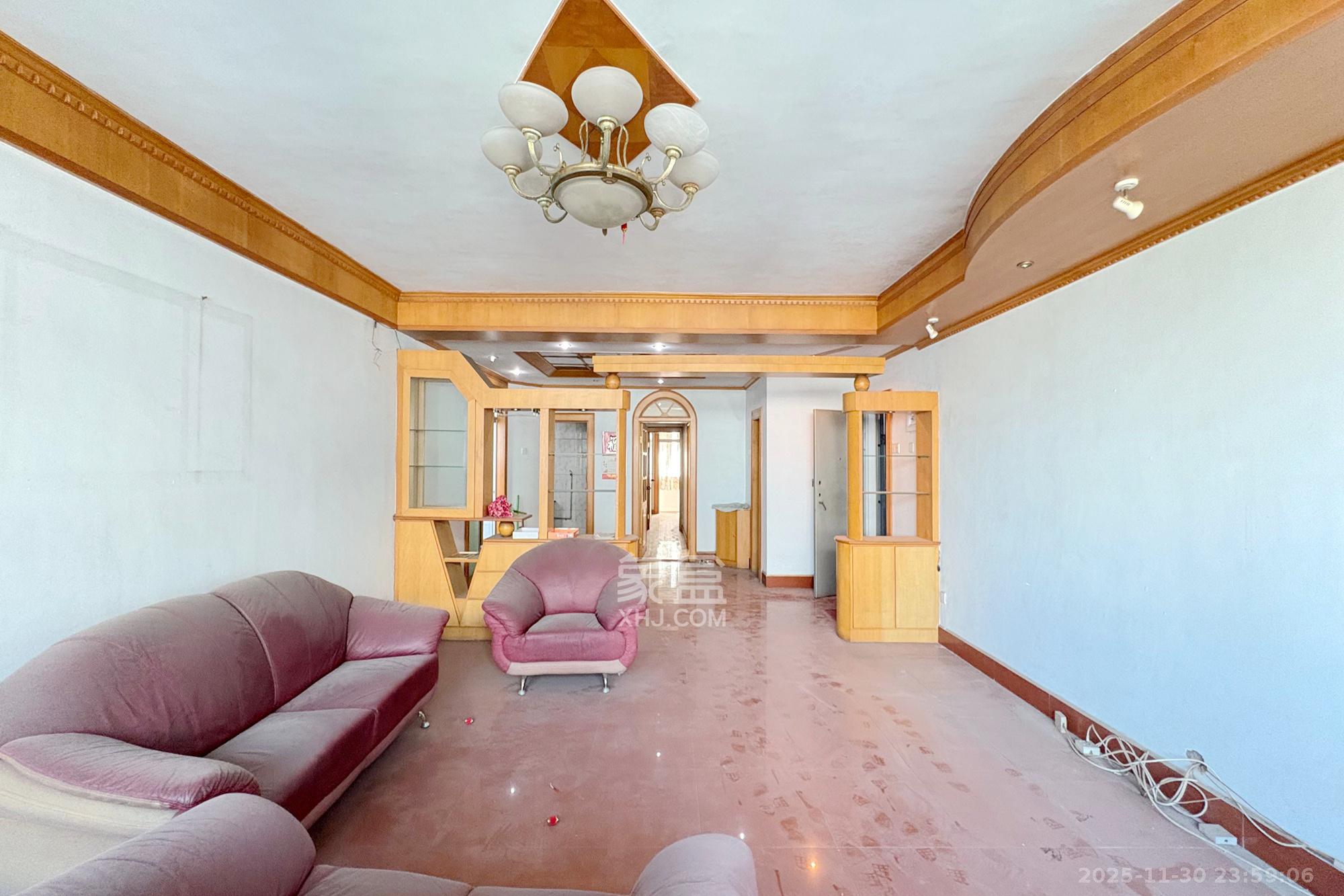 市建委宿舍  3室2厅2卫    98.0万