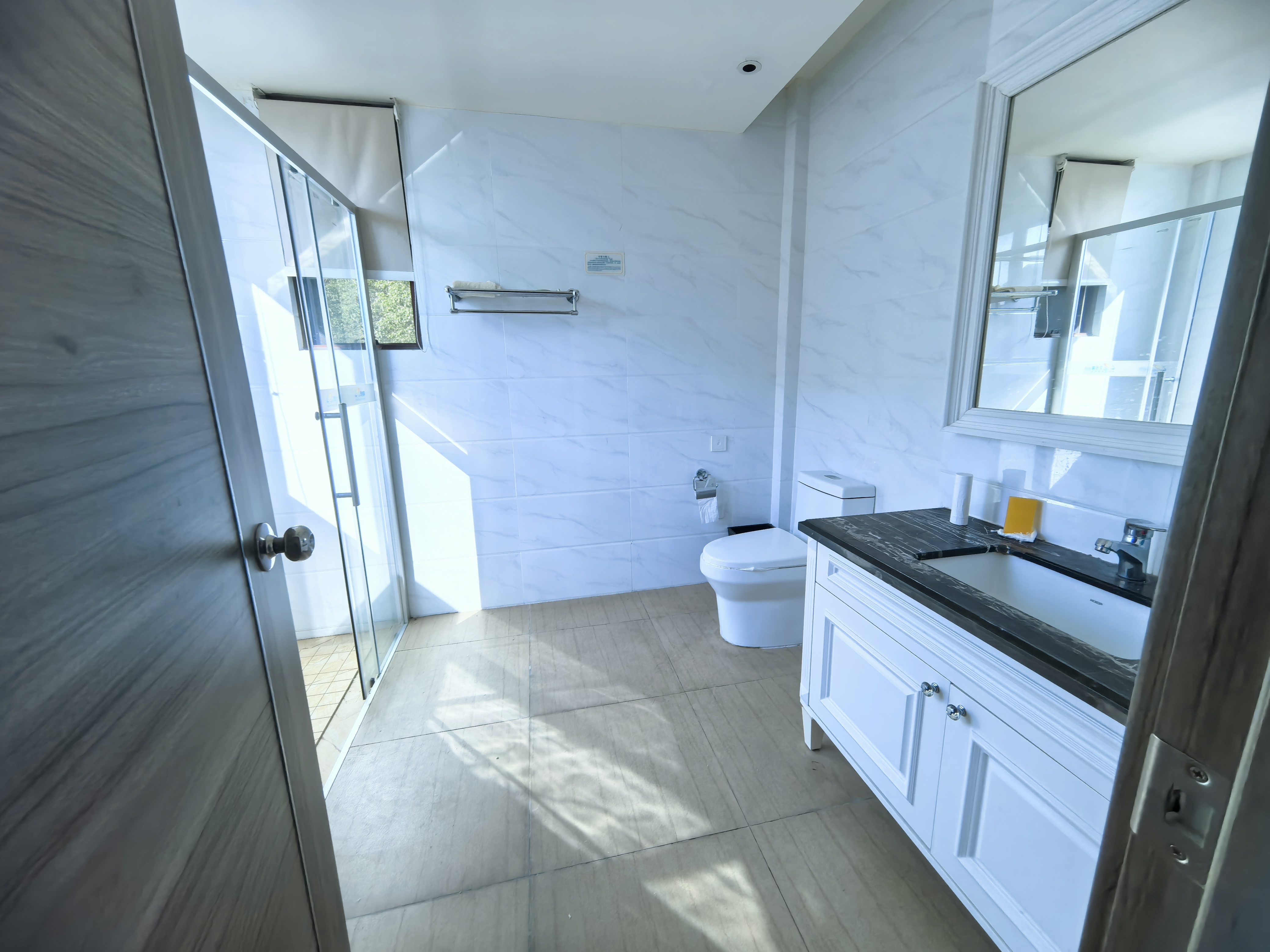 碧桂园  6室3厅4卫    180.0万客厅