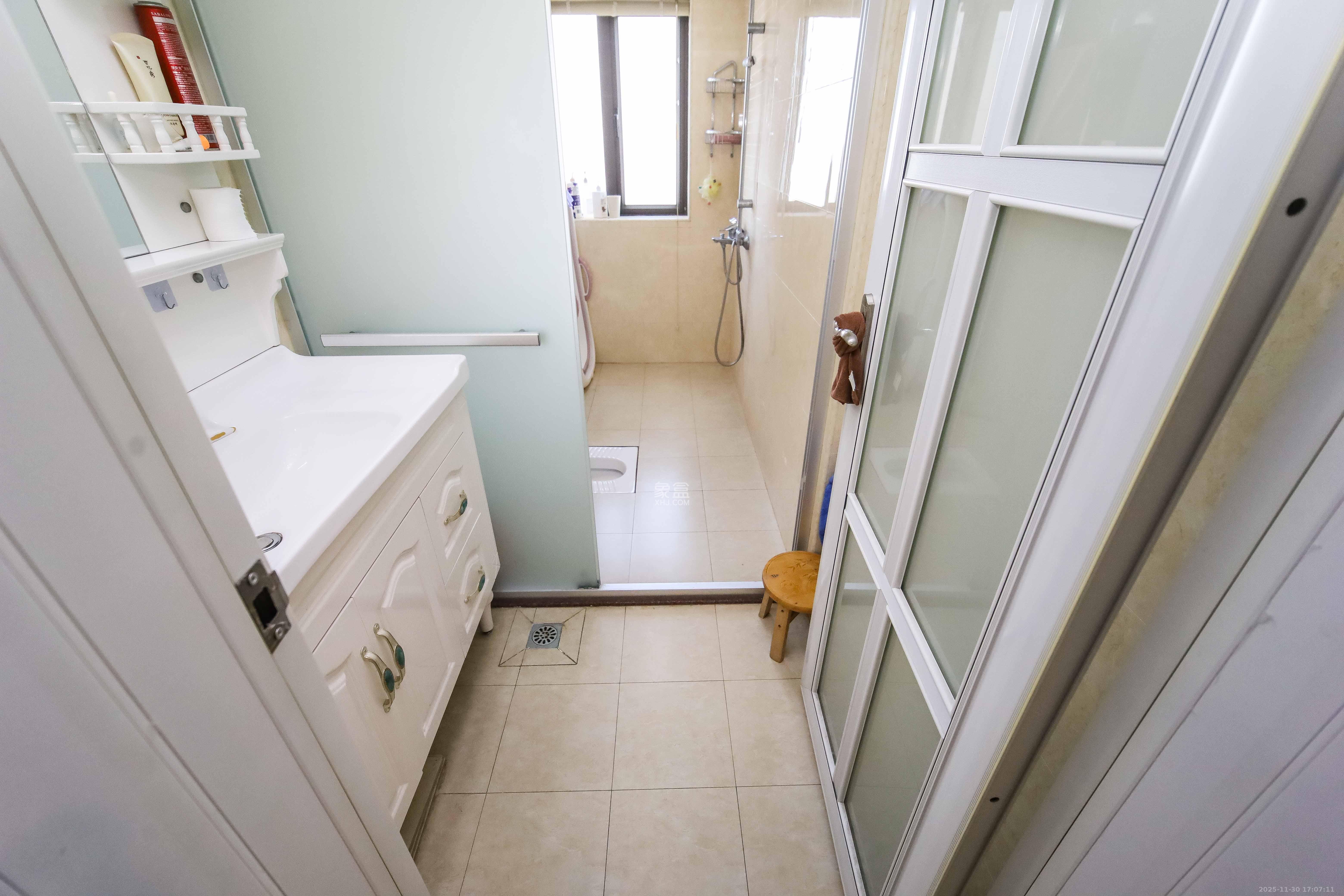 万象凯旋湾  3室2厅2卫    136.0万卫生间