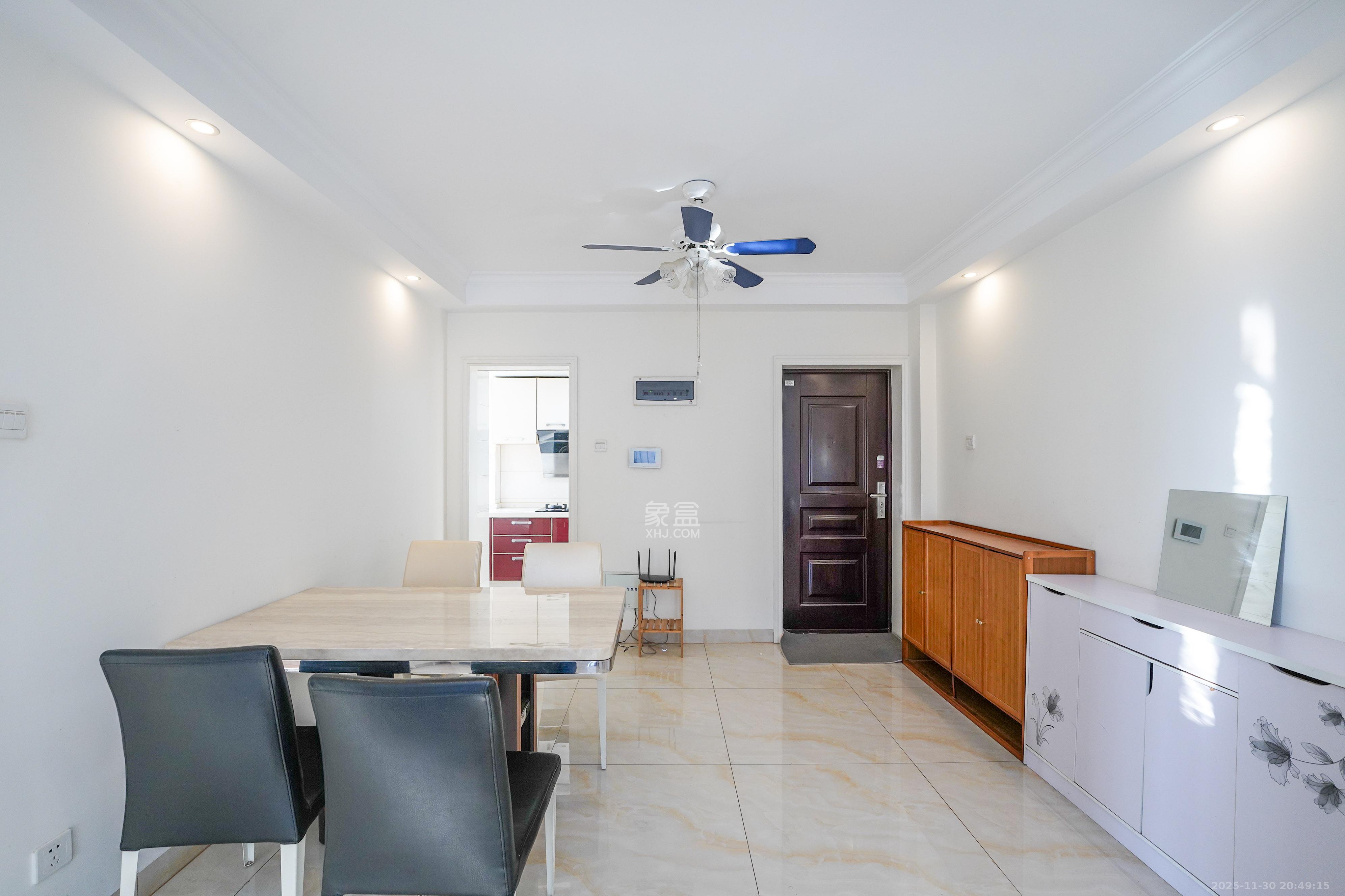 卢浮原著 3室2厅1卫 72.8万 卢浮原著 3室2厅1卫 72.8万客厅