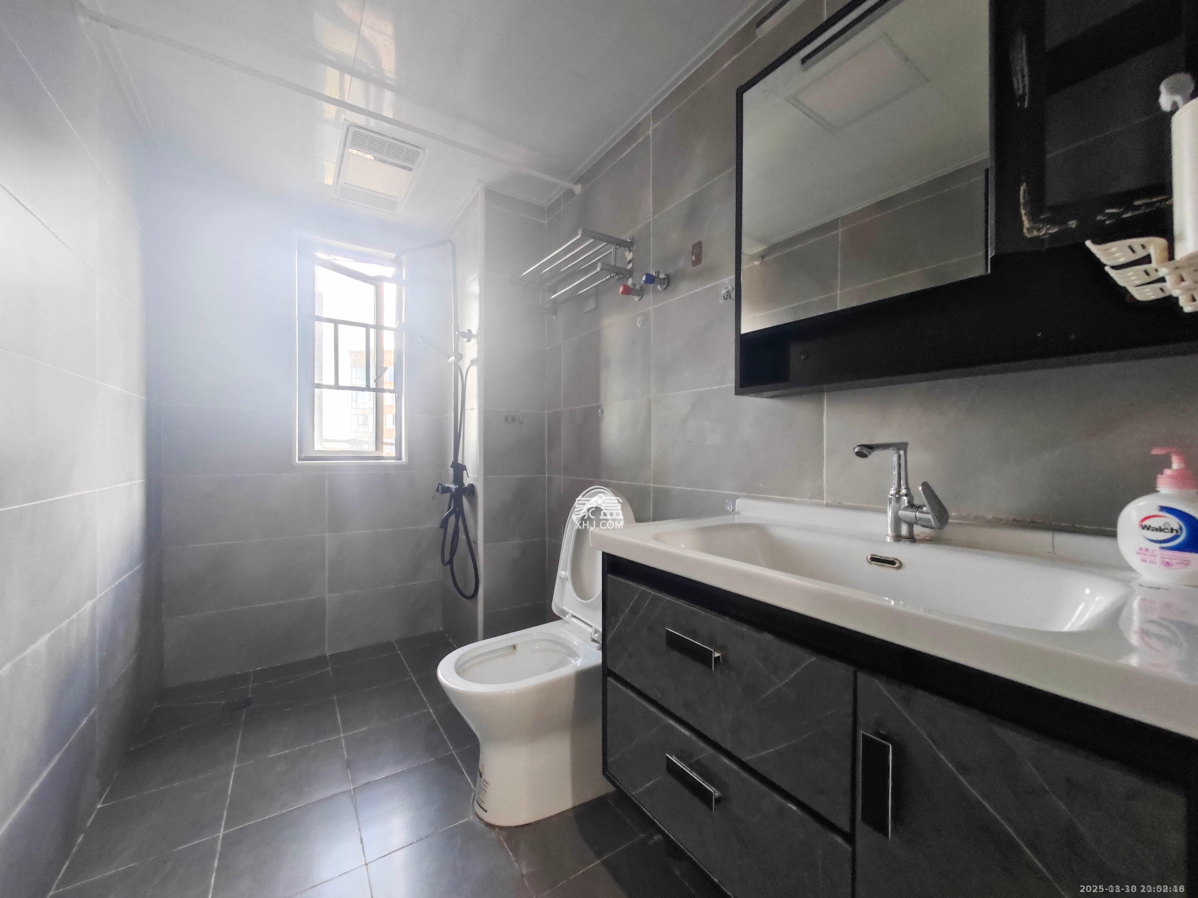 中建嘉和城 3室2厅1卫 2300.0元/月 中建嘉和城 3室2厅1卫 2300.0元/月室内图