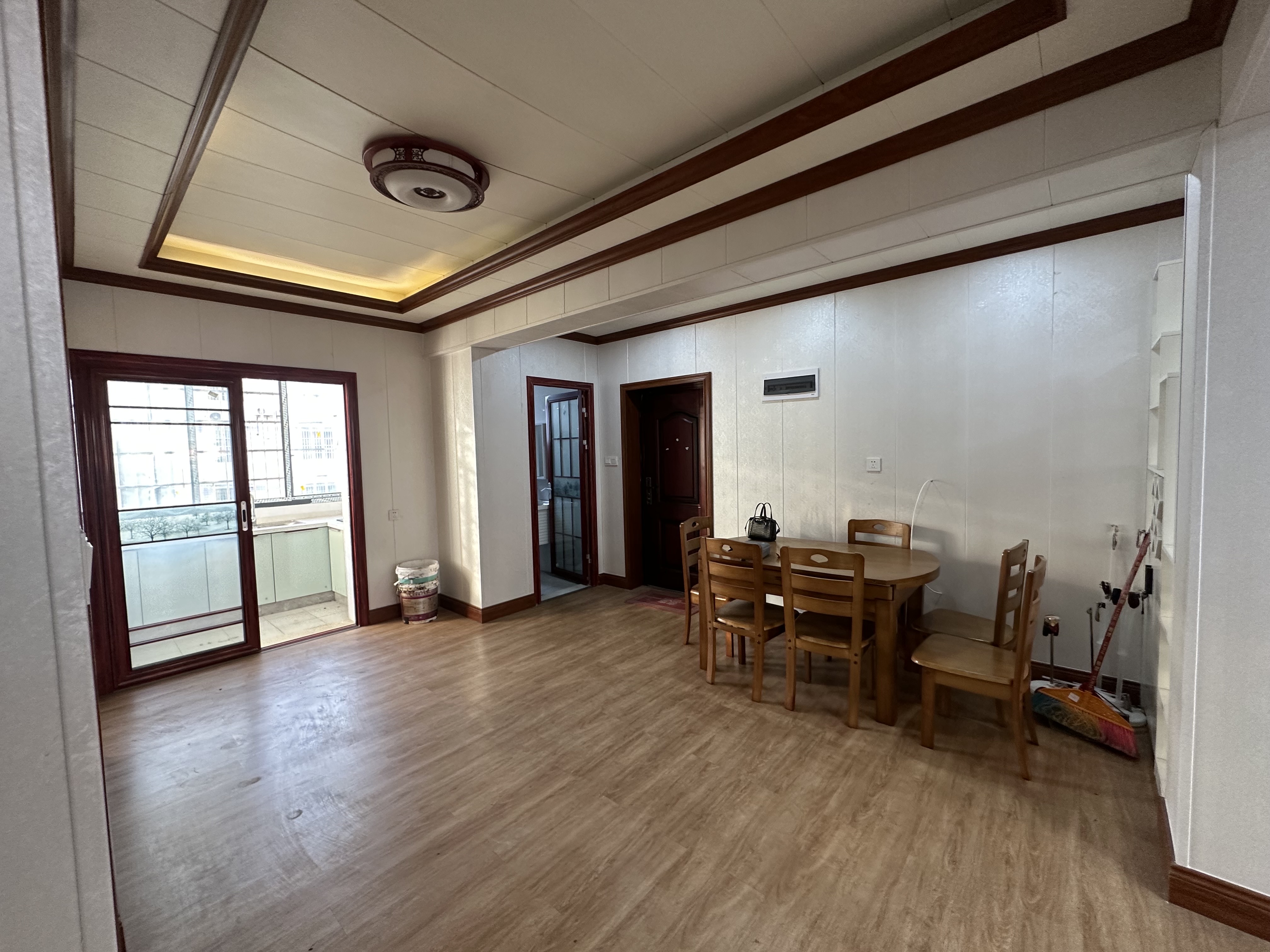 宏泰阳光家园  3室2厅2卫    37.8万客厅