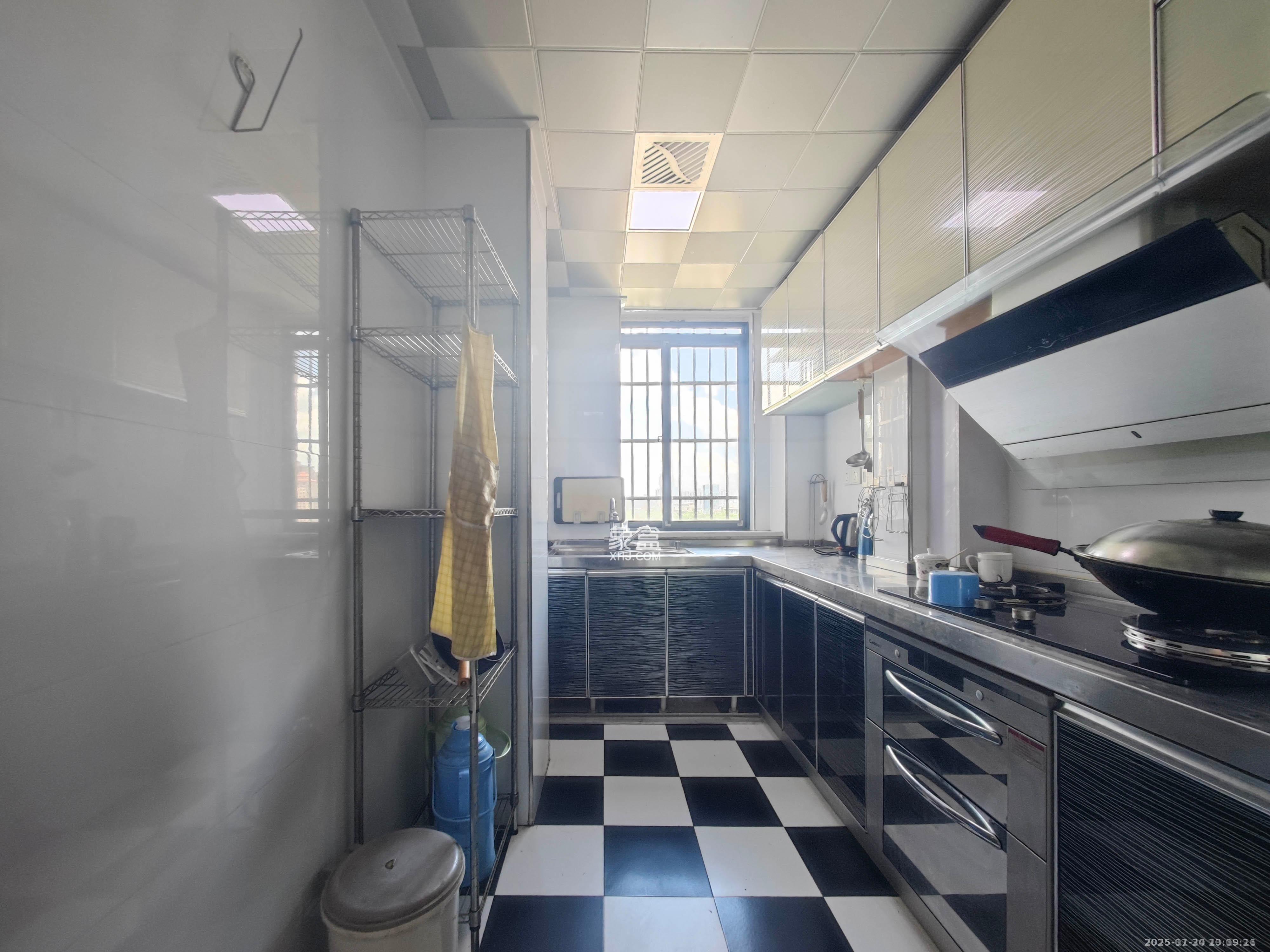 水岸天际（一期、二期）  4室2厅2卫    2800.0元/月室内图