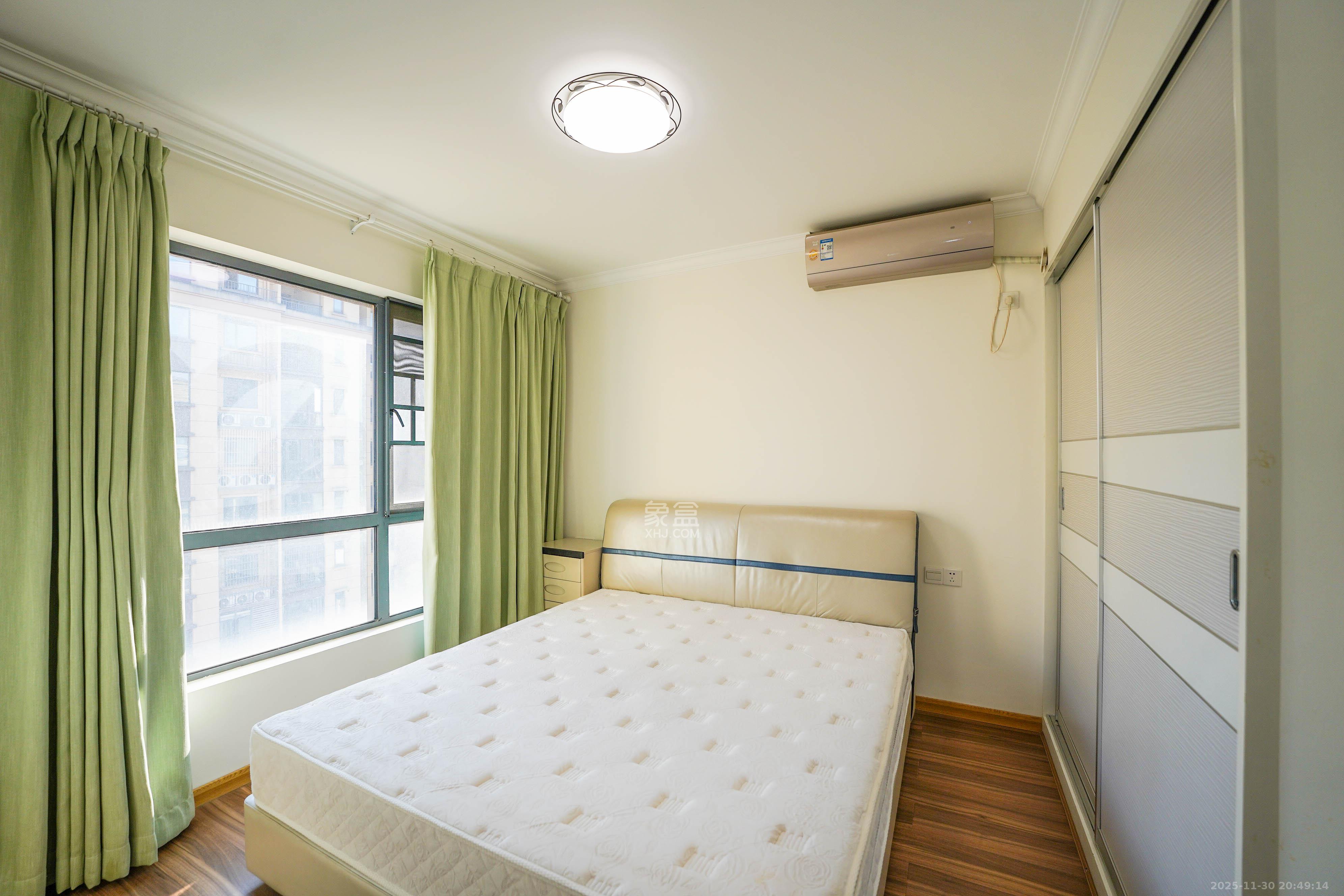 卢浮原著 3室2厅1卫 72.8万 卢浮原著 3室2厅1卫 72.8万卧室