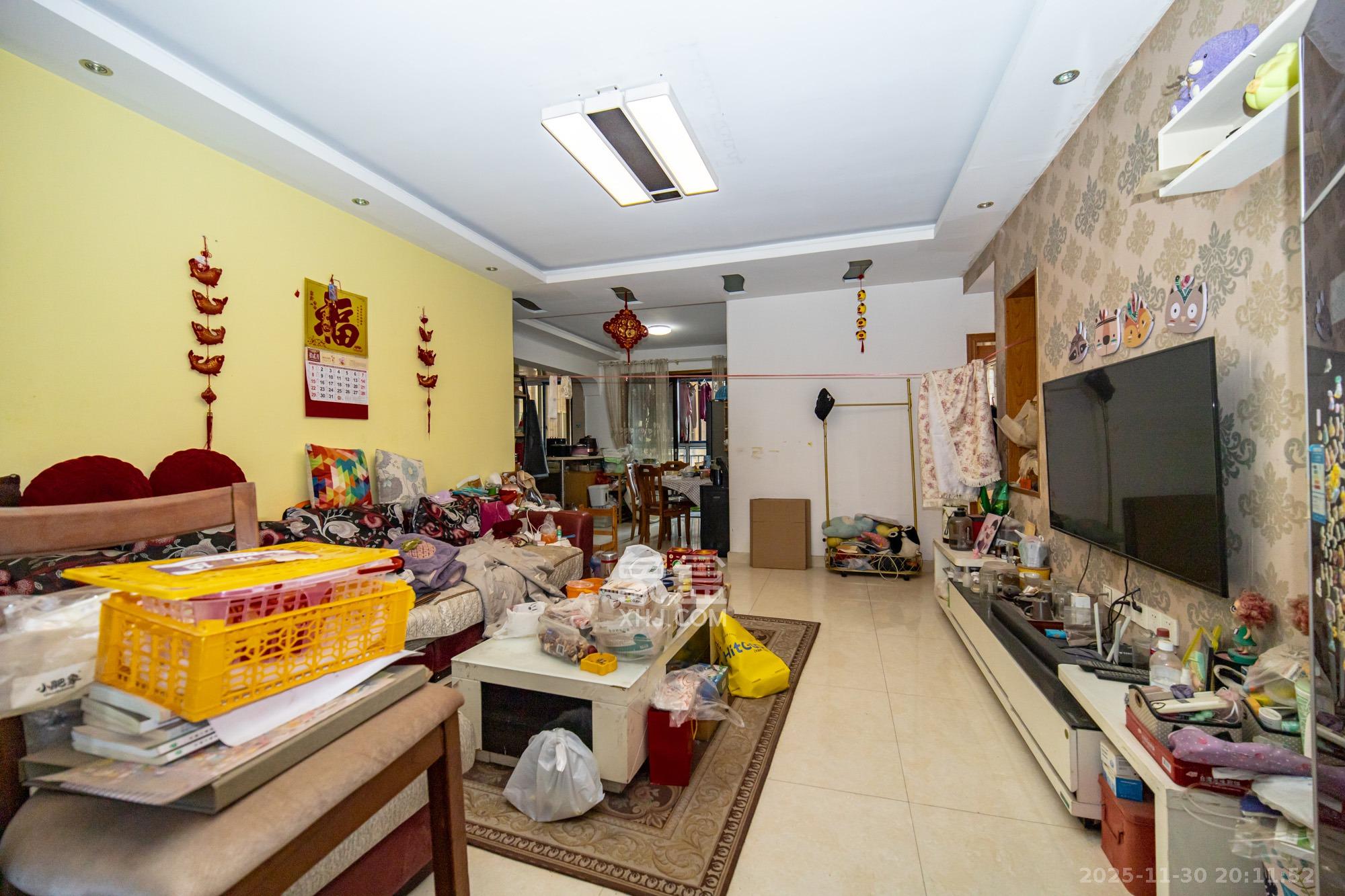 紫晶城  4室2厅2卫    63.0万客厅