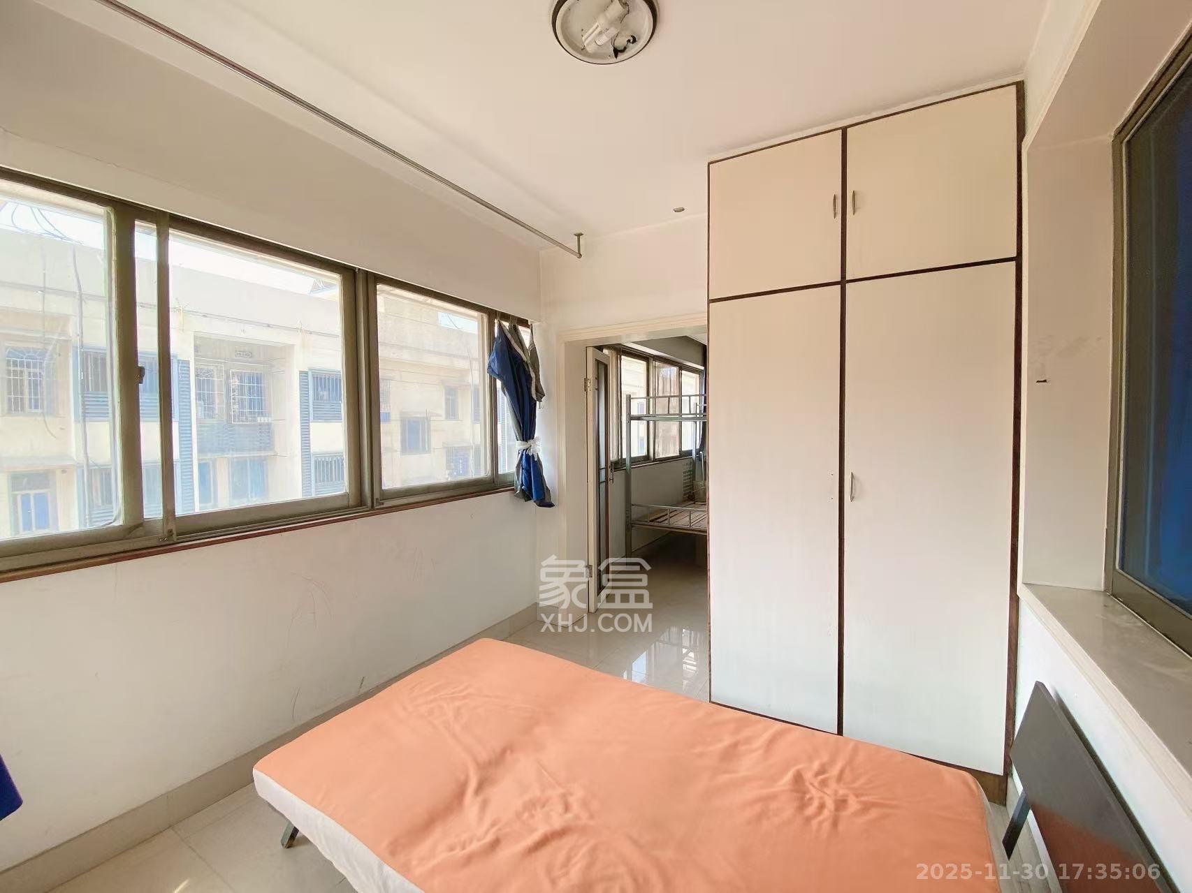 岳银小区（一二三五村）  3室1厅1卫    1800.0元/月室内图