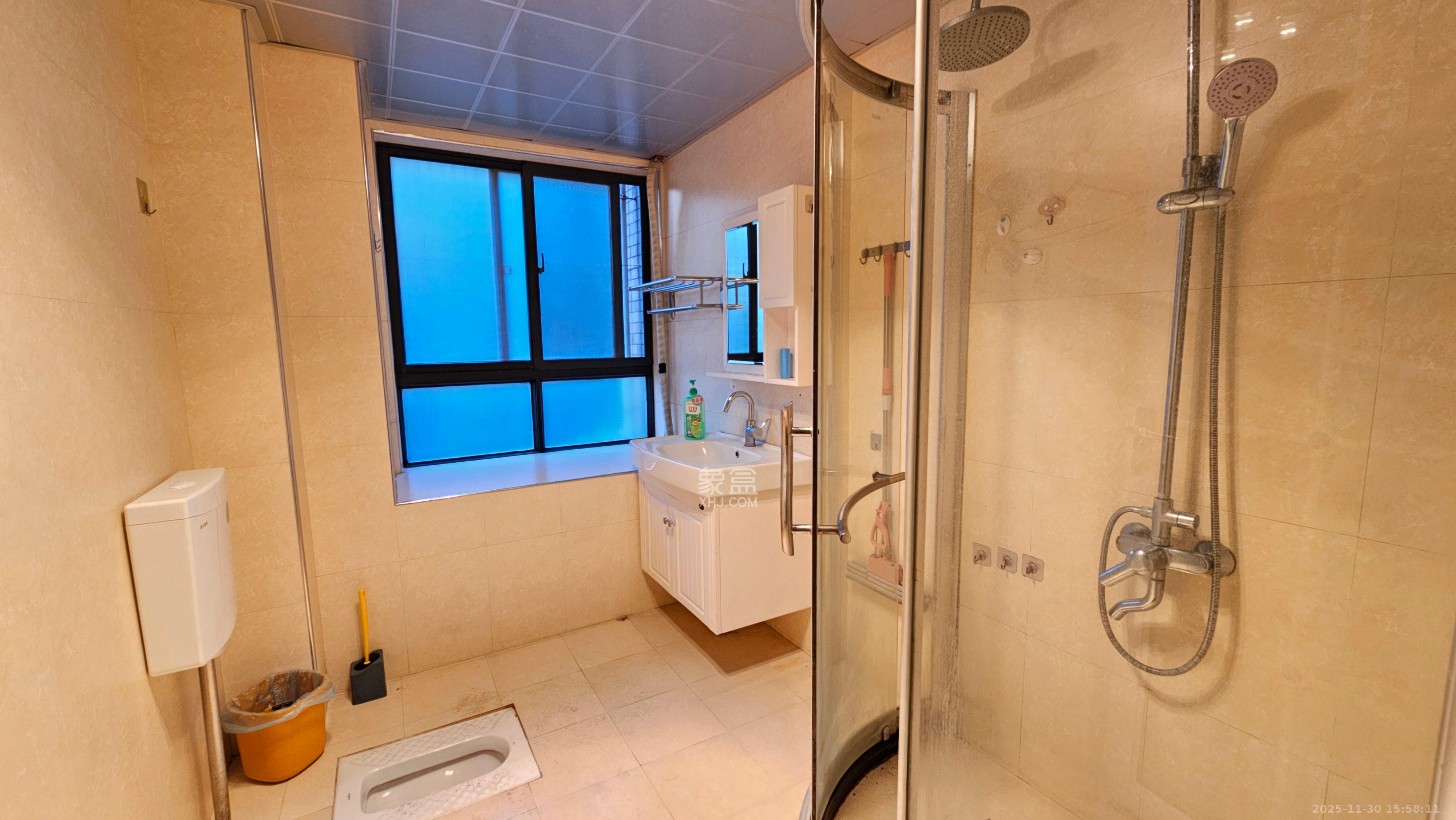 华润凤凰城一期  3室2厅2卫    2000.0元/月室内图