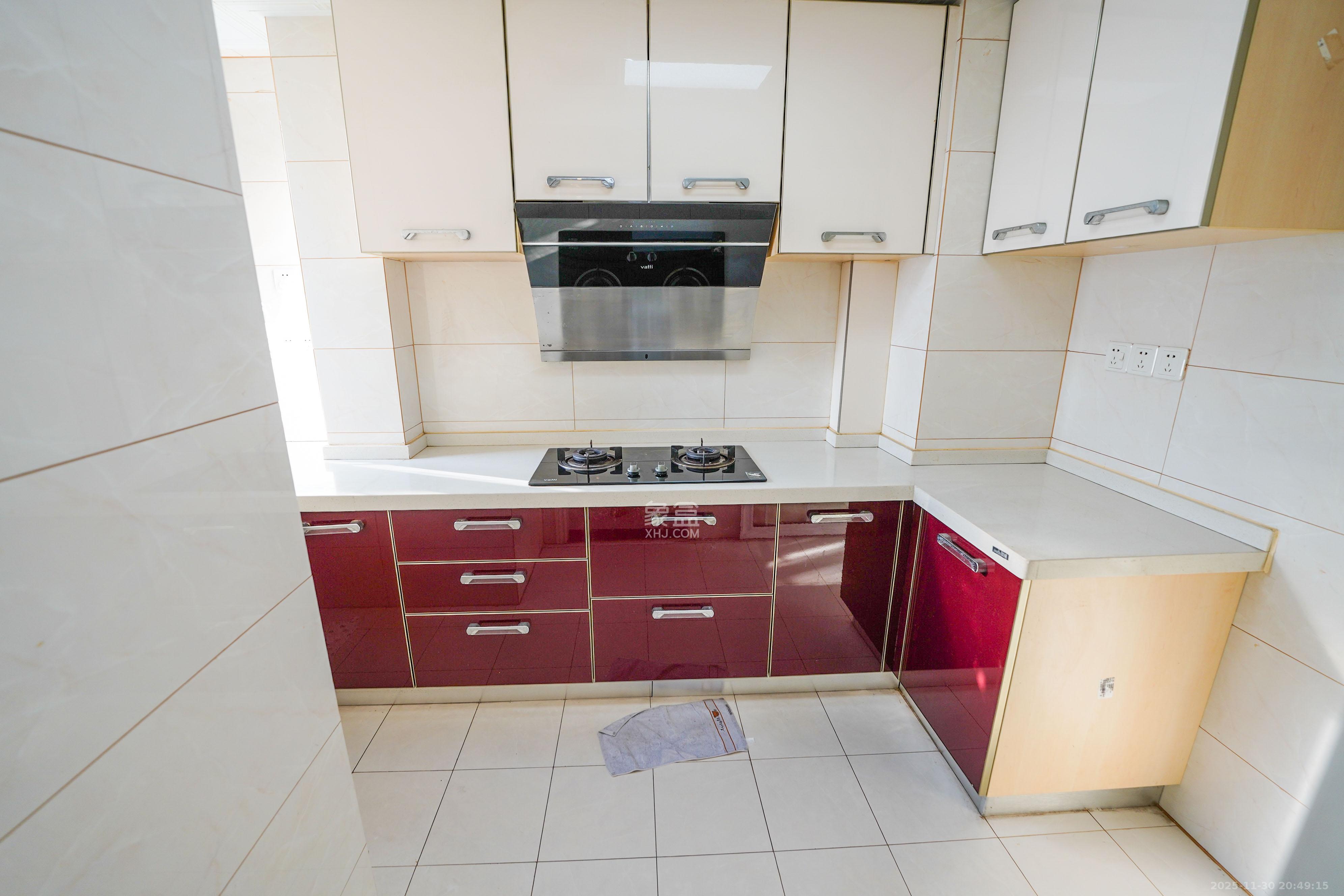 卢浮原著  3室2厅1卫    72.8万厨房