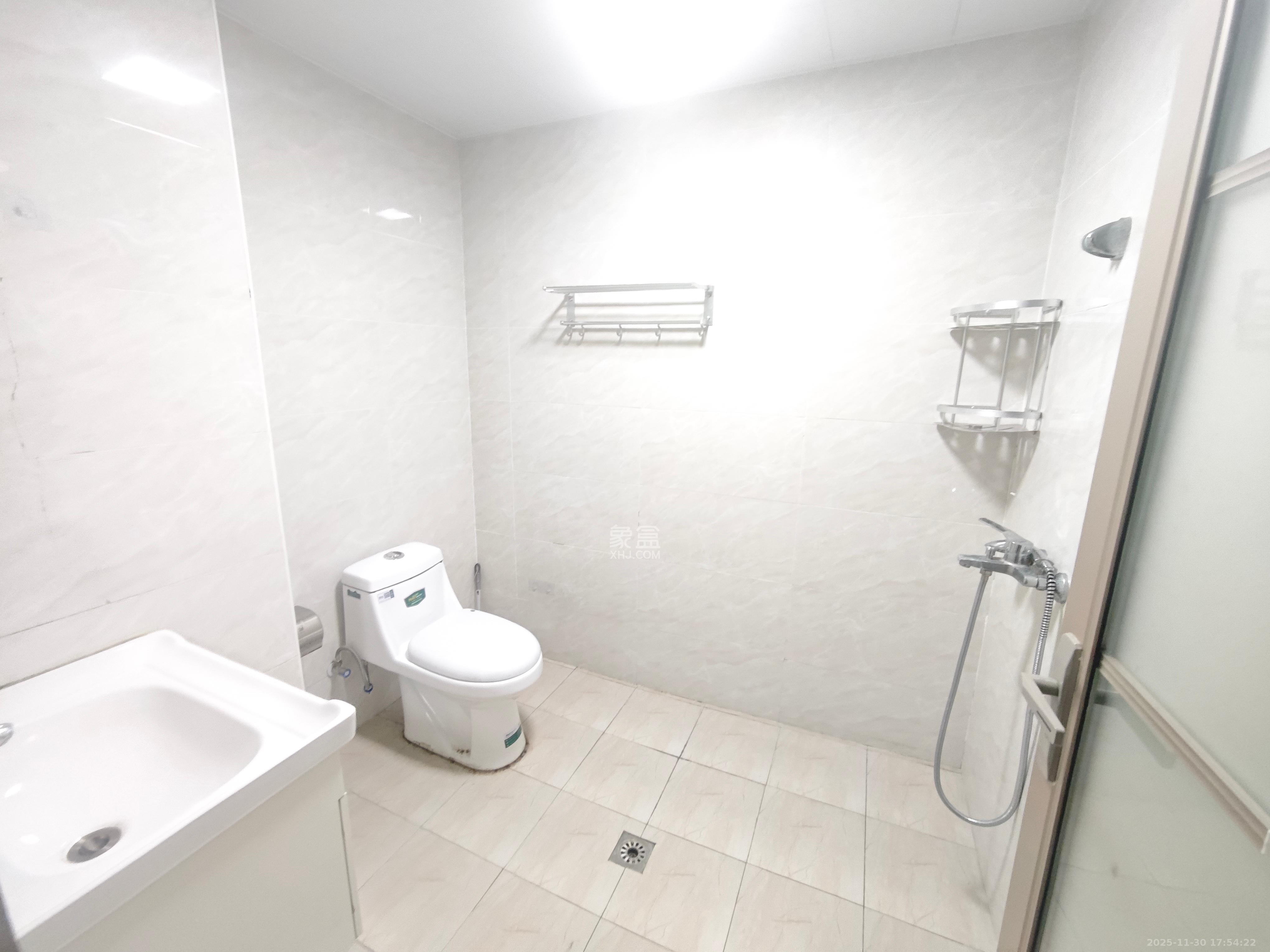 建发央著  3室2厅2卫    3300.0元/月室内图