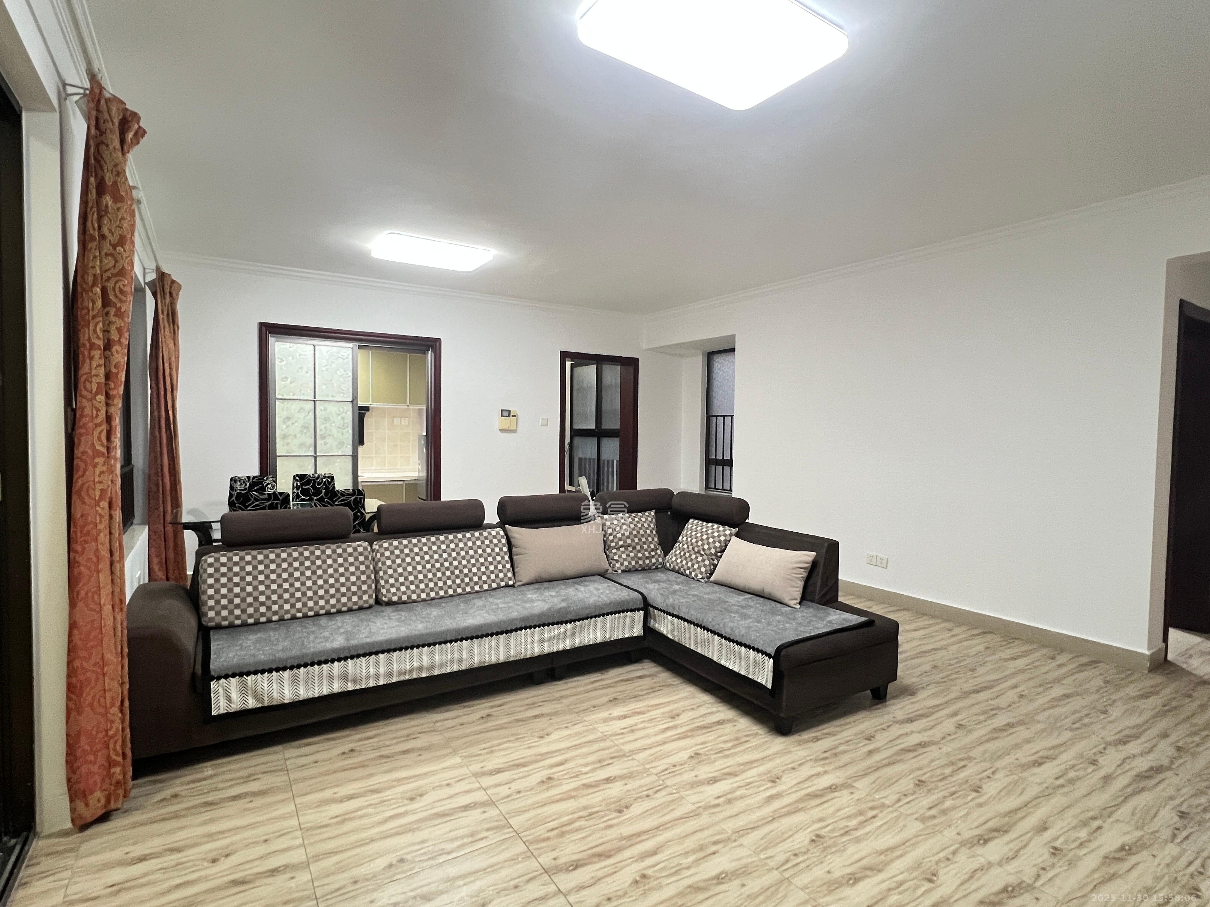 华润凤凰城三期  3室2厅2卫    2000.0元/月