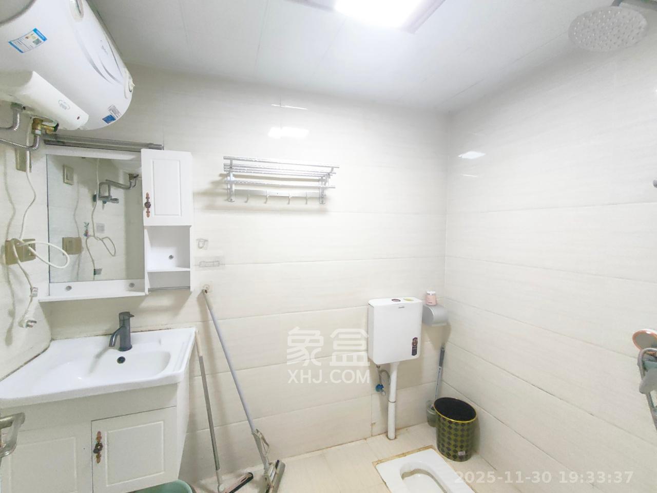 恒泰广场 1室1厅1卫 1400.0元/月 恒泰广场 1室1厅1卫 1400.0元/月室内图