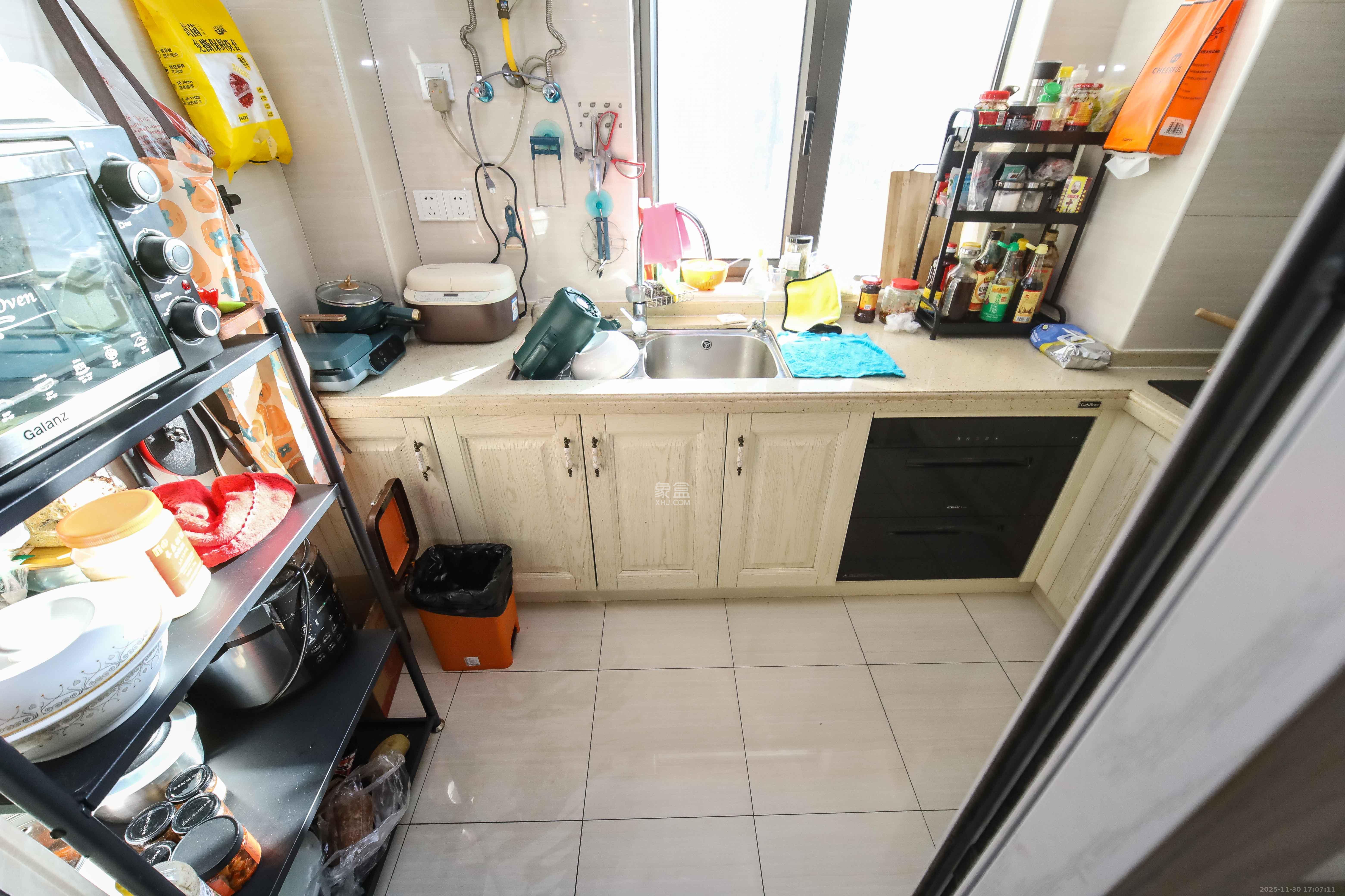 万象凯旋湾  3室2厅2卫    136.0万厨房