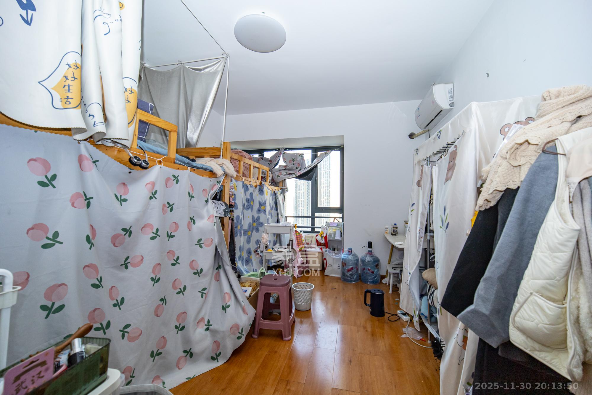 五矿沁园金城（春和景园）  5室2厅2卫    139.0万卧室