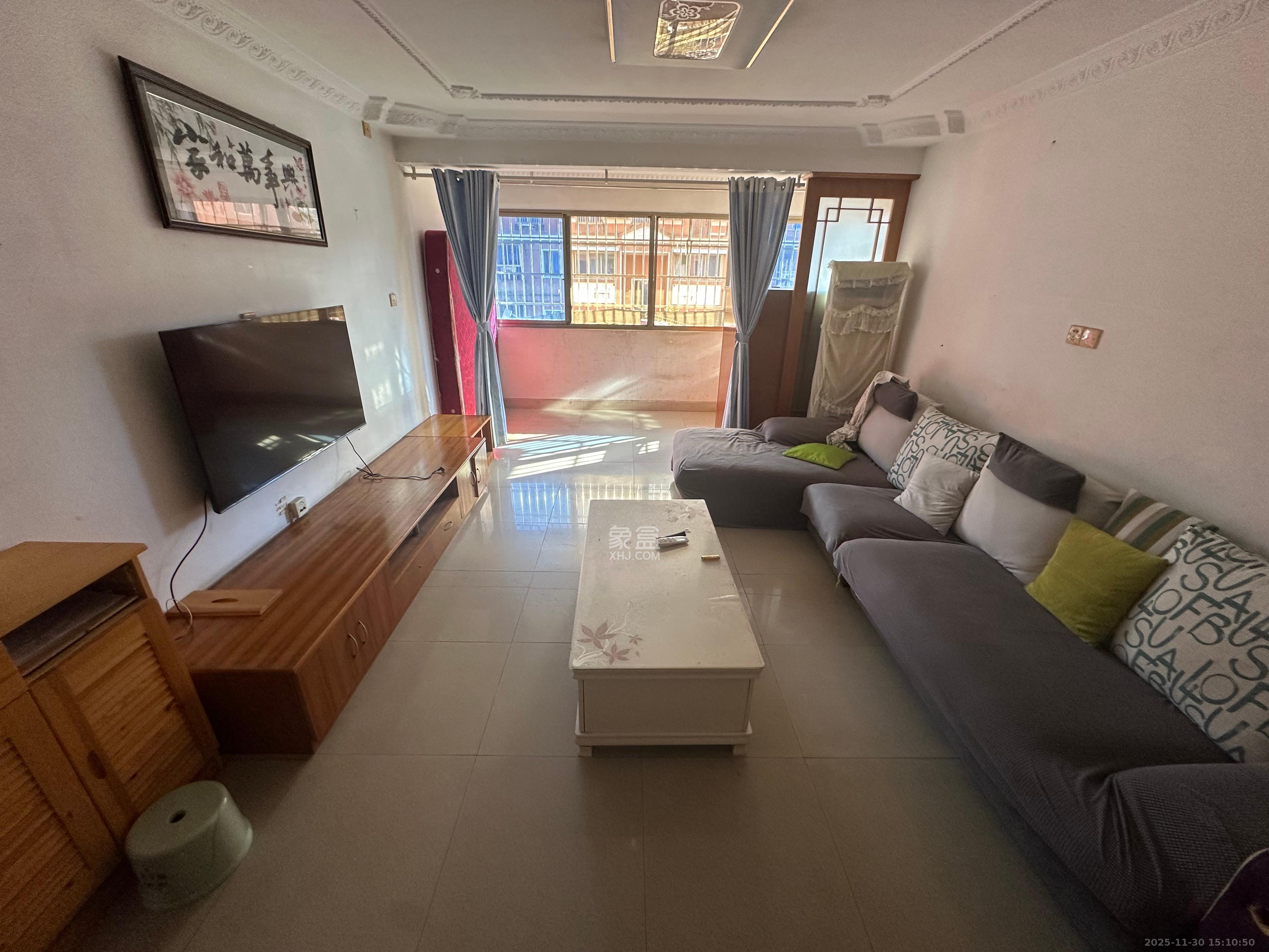 阳明山庄  3室2厅2卫    2000.0元/月