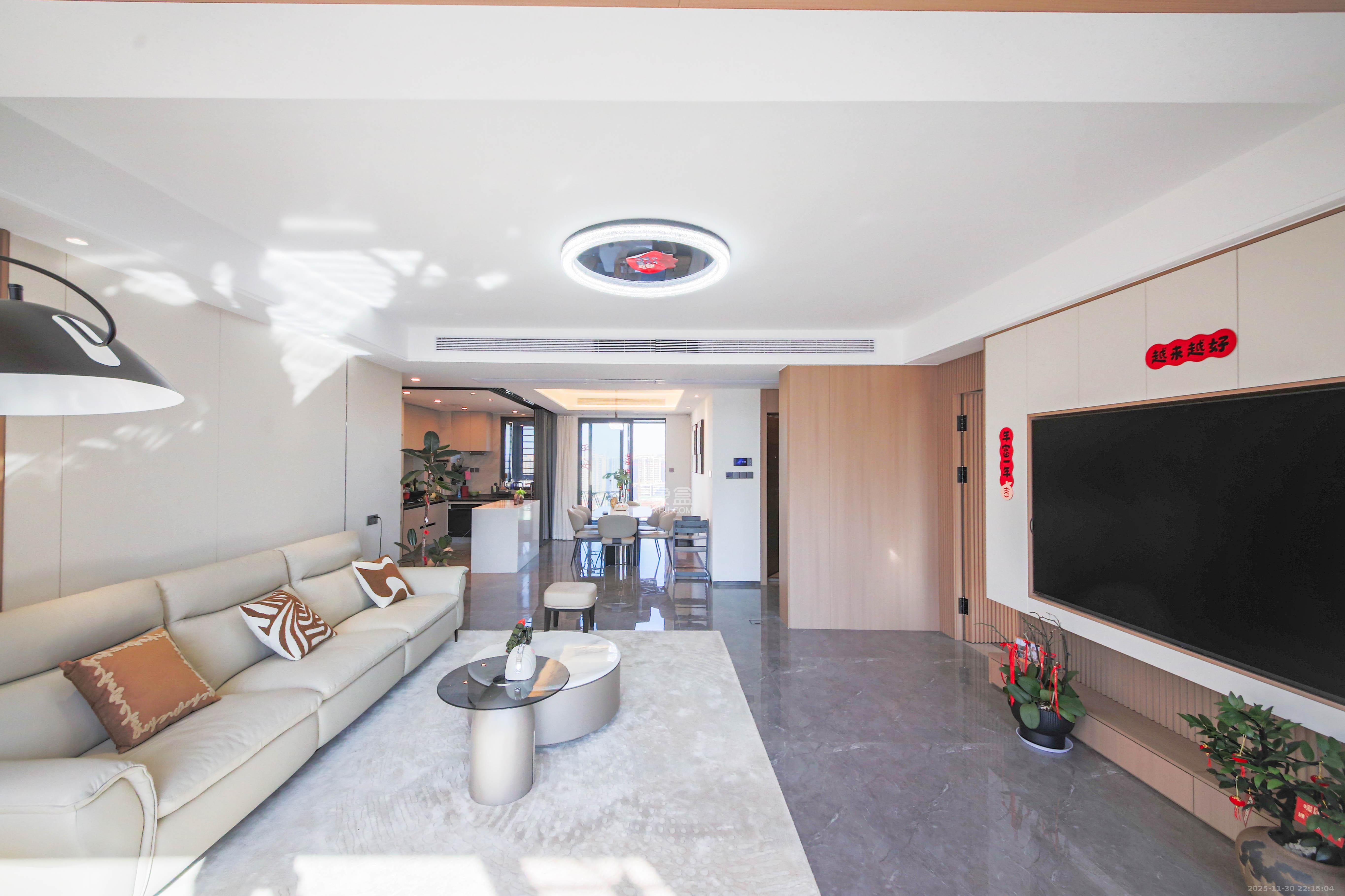 龙湖春江天曜二期 1室2厅2卫 289.0万 龙湖春江天曜二期 1室2厅2卫 289.0万客厅