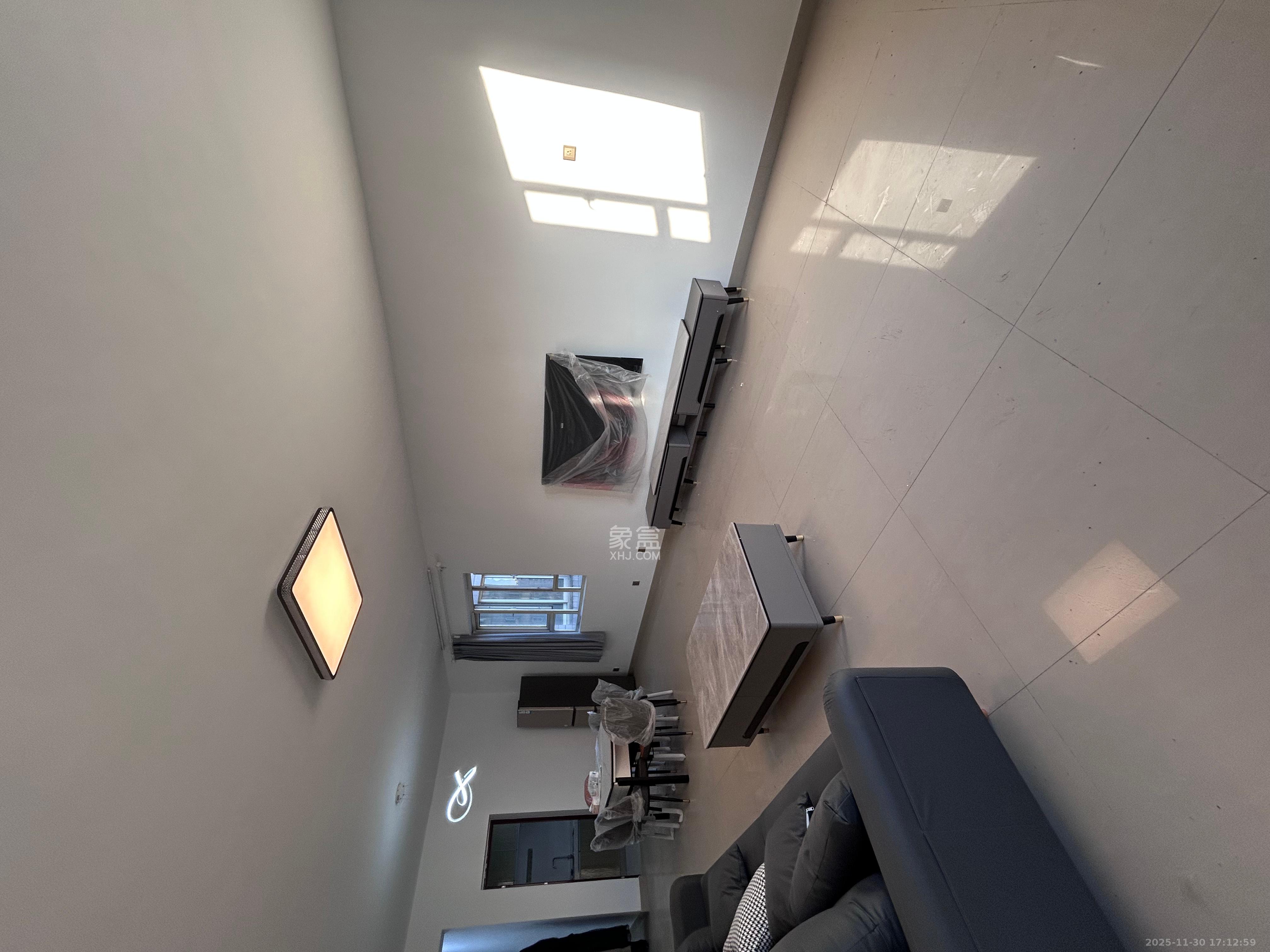 华新花苑  3室2厅2卫    2500.0元/月