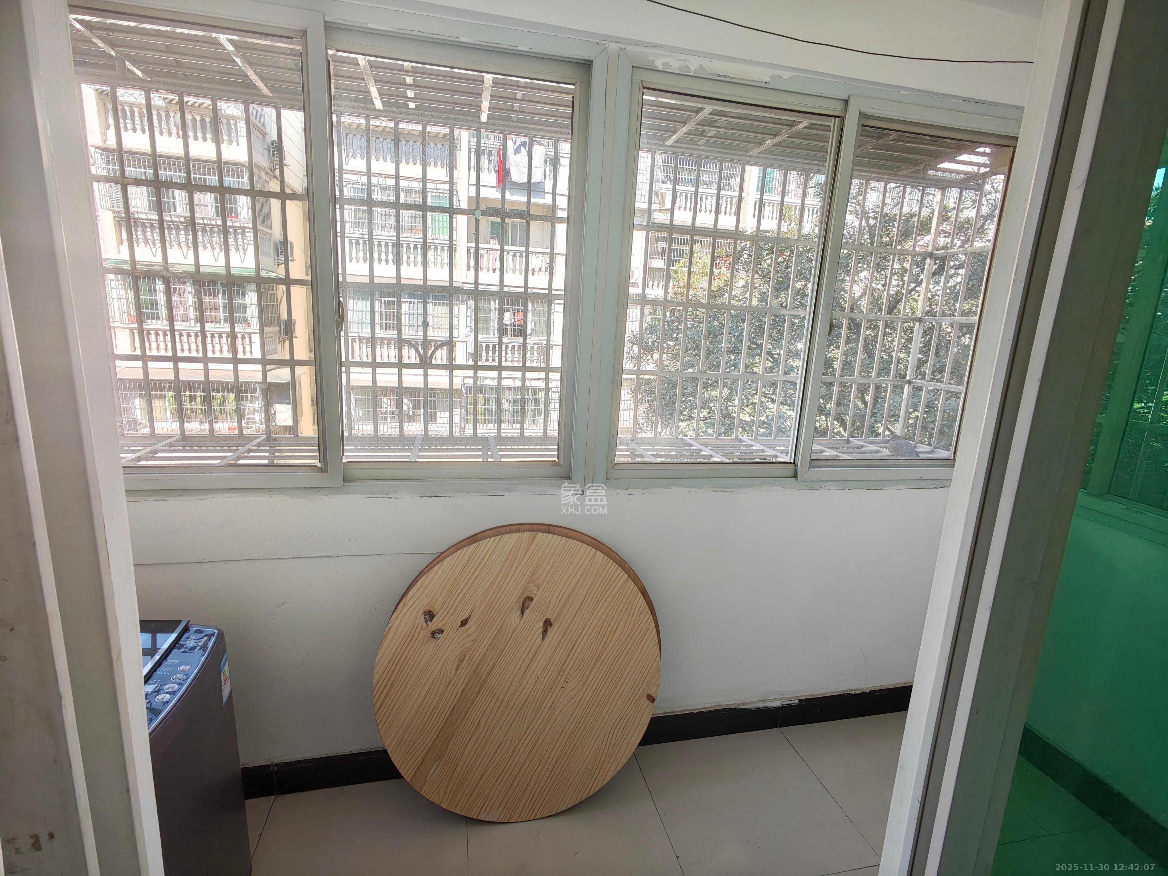 江南公寓  1室1厅1卫    1200.0元/月室内图