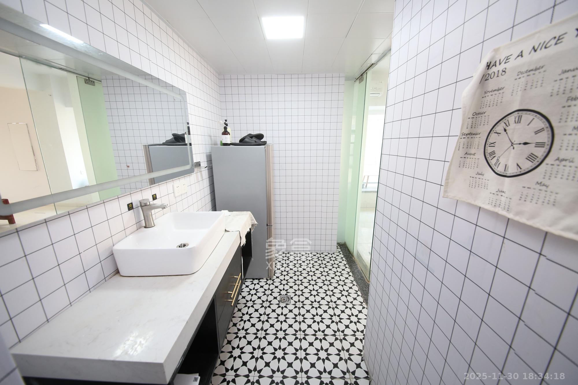 壹号公馆  2室1厅1卫    65.0万卫生间