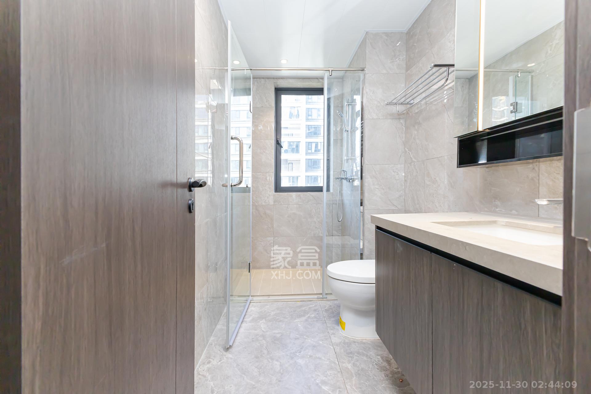 越秀湘江星汇城三期 4室2厅3卫 192.0万 越秀湘江星汇城三期 4室2厅3卫 192.0万卫生间