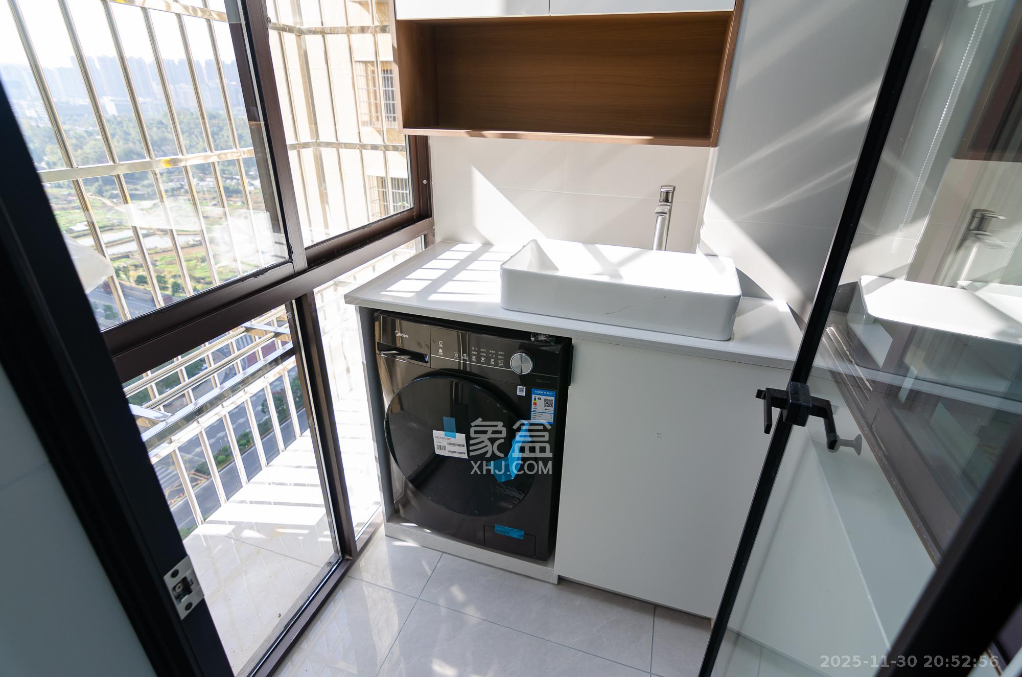 长郡旁牛津街(瑞凯滨江雅苑) 3室2厅2卫 69.8万 长郡旁牛津街(瑞凯滨江雅苑) 3室2厅2卫 69.8万阳台