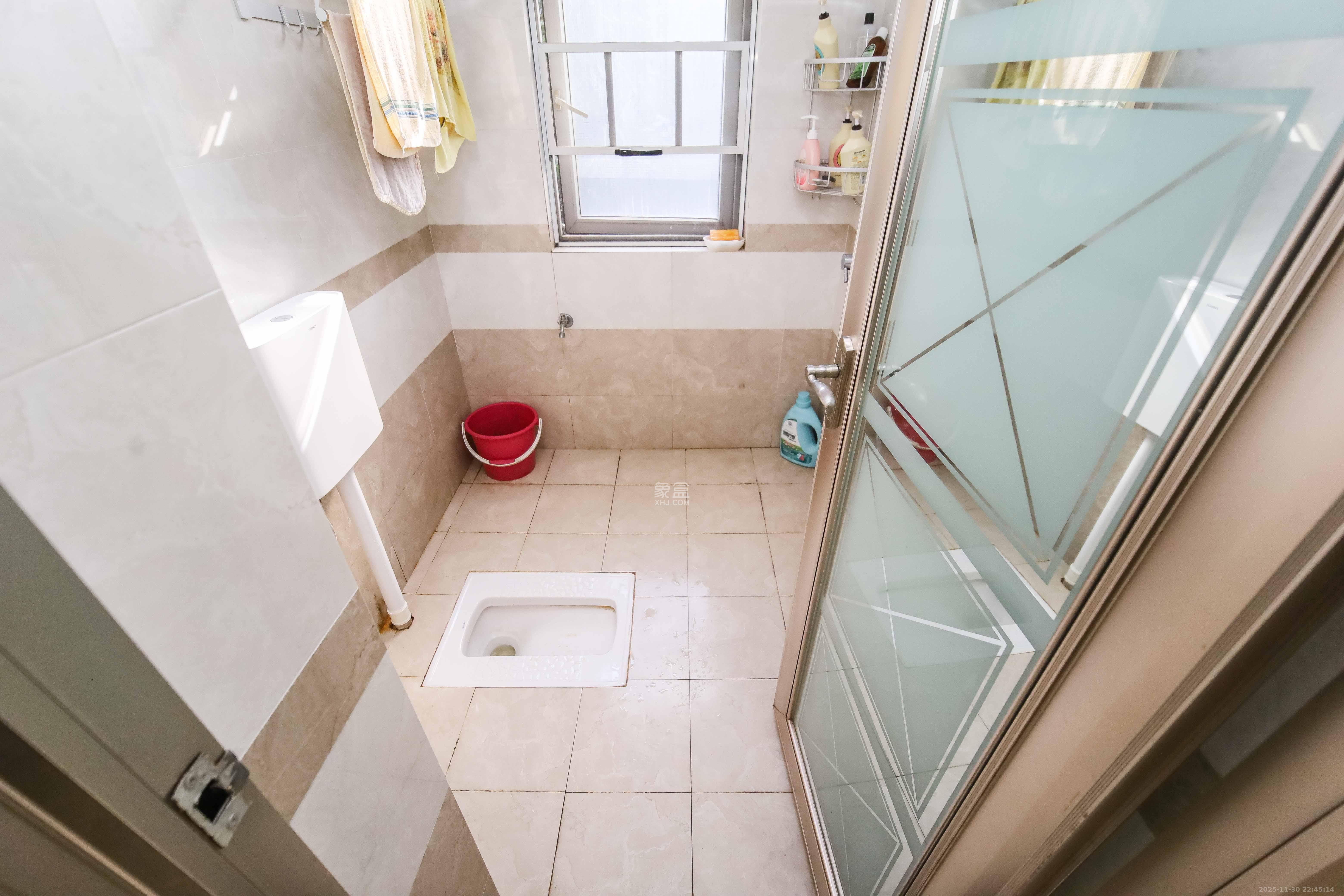 泊爱蓝湾 4室2厅2卫 150.0万 泊爱蓝湾 4室2厅2卫 150.0万卫生间