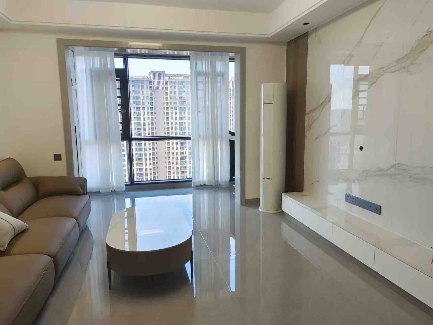 融冠亲城安置房  3室2厅1卫    2000.0元/月